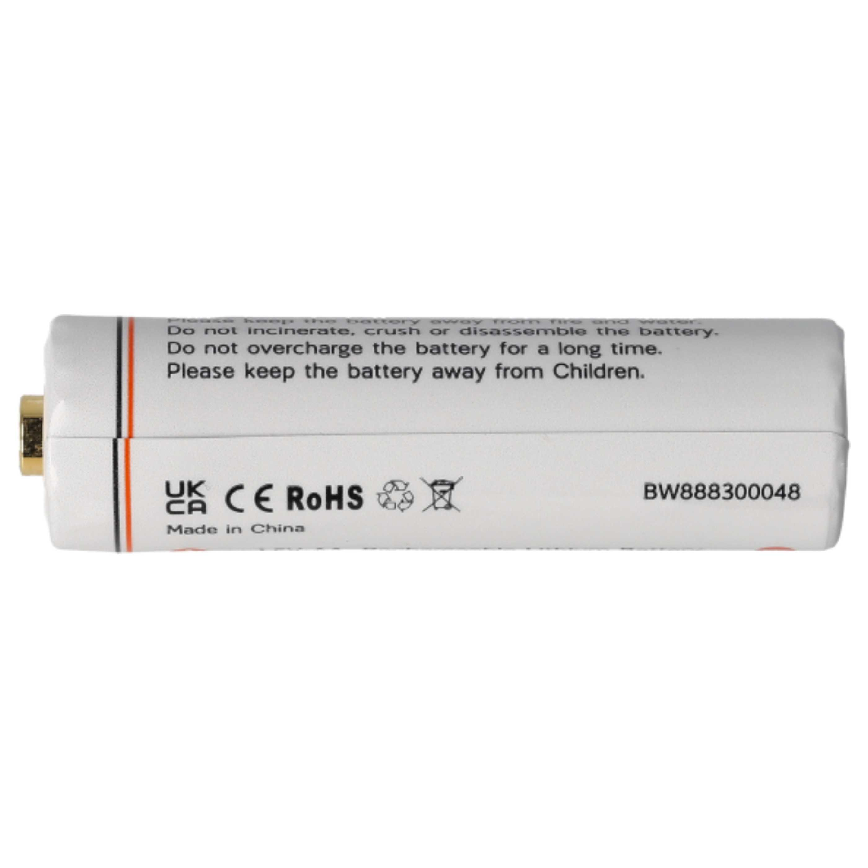 Ein weißer Akku mit Anweisungen. Er hat einen goldenen Stecker und der Text 'Made in China' ist sichtbar.