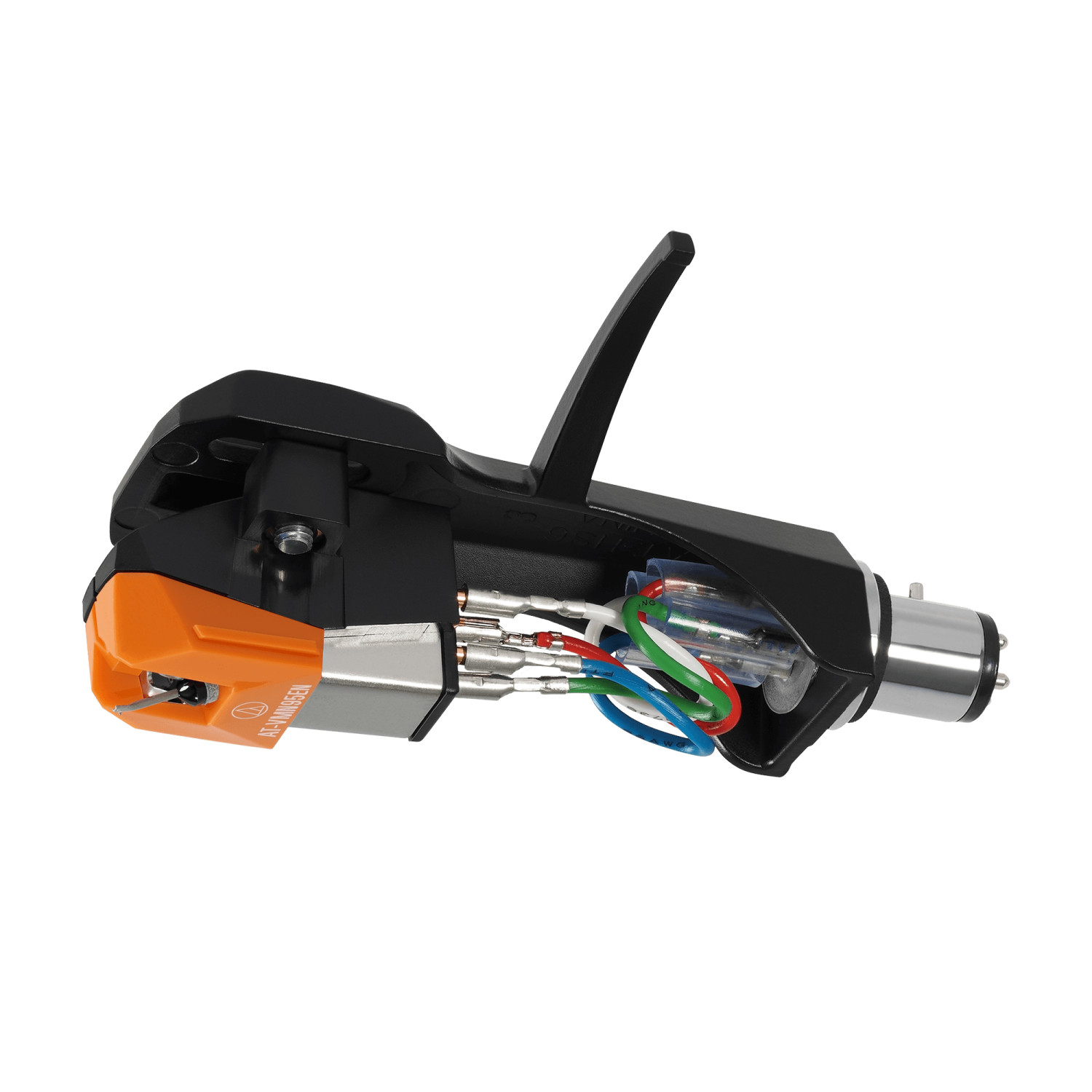 Gros plan d'une cartouche audio noire et orange, avec des fils colorés.