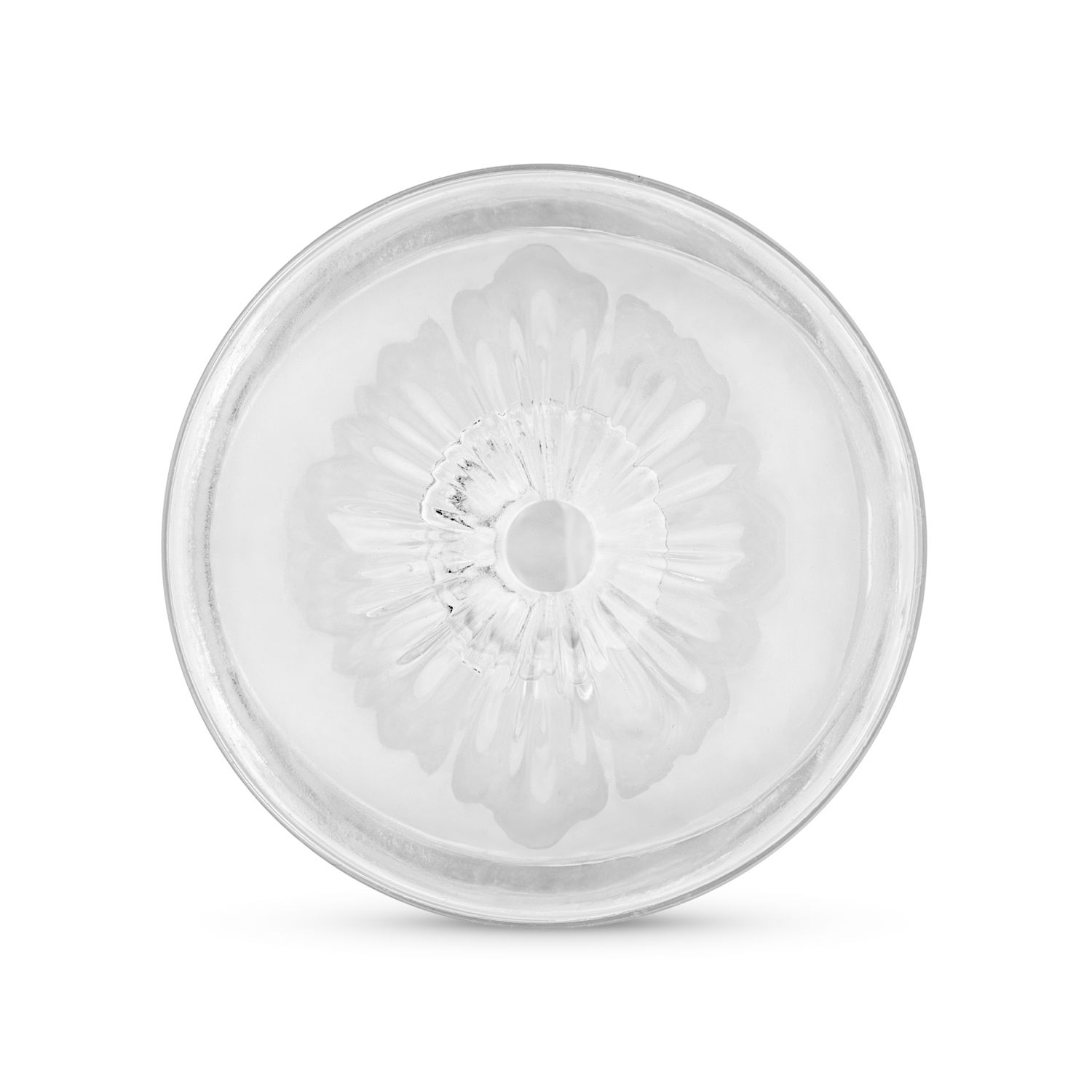 Klares Glas mit blütenartigem Muster im Inneren.