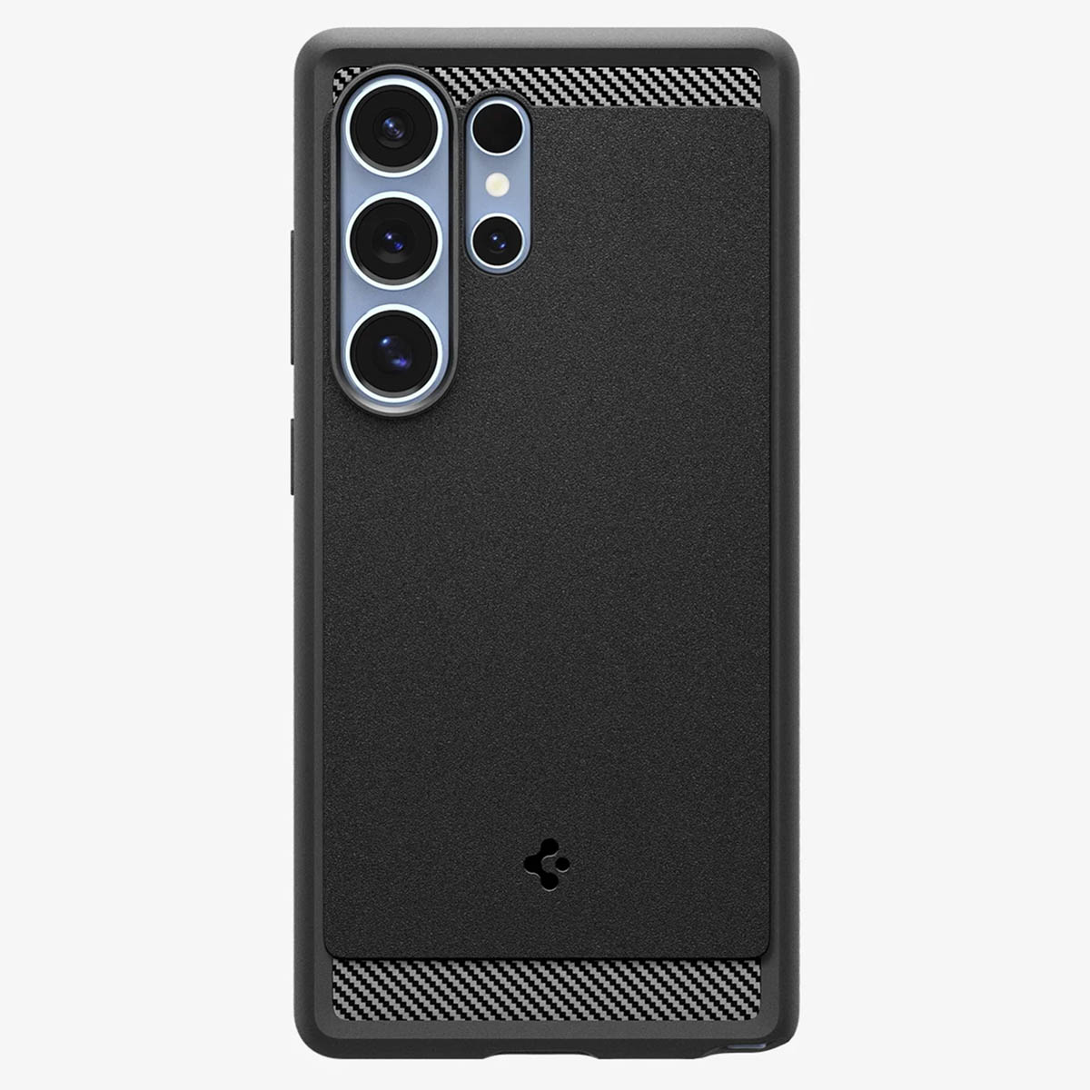 Zwarte telefoonhoes met drie camera's, een extra lens en een koolstofvezel detail.