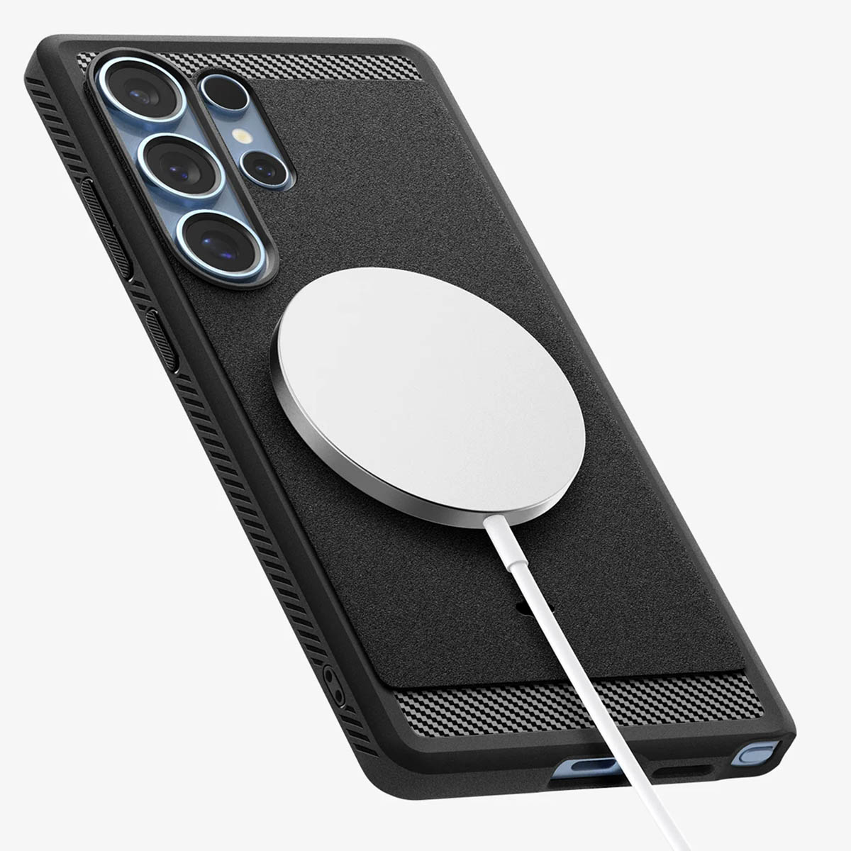 Een zwarte telefoonhoes met een witte magnetische oplaadcirkel. De telefoon ligt op een licht oppervlak.