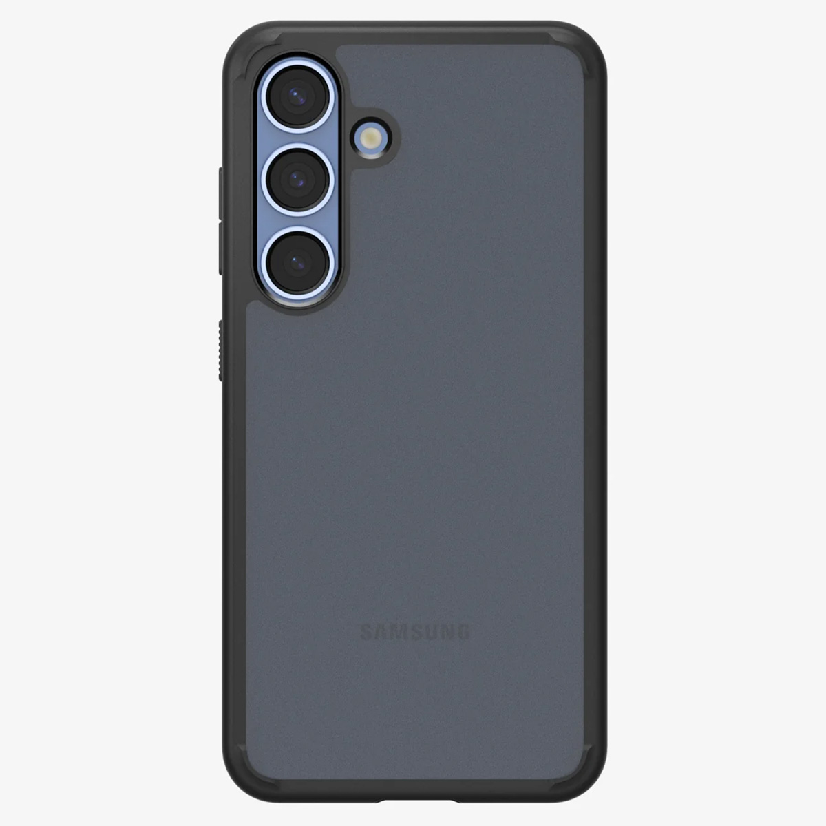 Coque de téléphone noire avec trois caméras. La coque est sur une surface blanche.