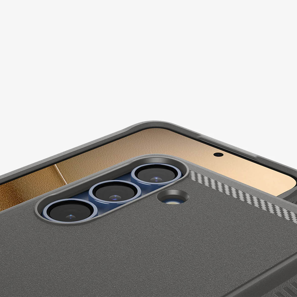 Téléphone dans un étui gris montrant la zone de la caméra. Trois objectifs et le contour de l'étui.