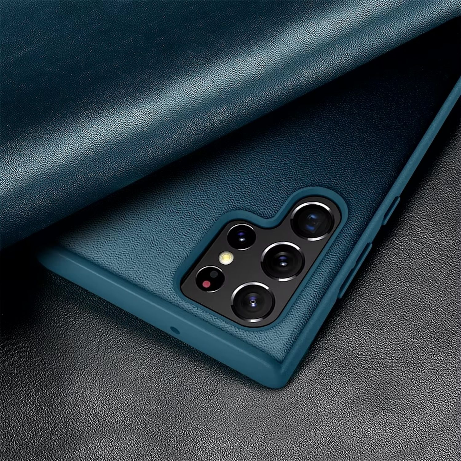 Eine blaue Handyhülle mit Kameralinsen. Die Hülle bedeckt die Rückseite des Telefons.