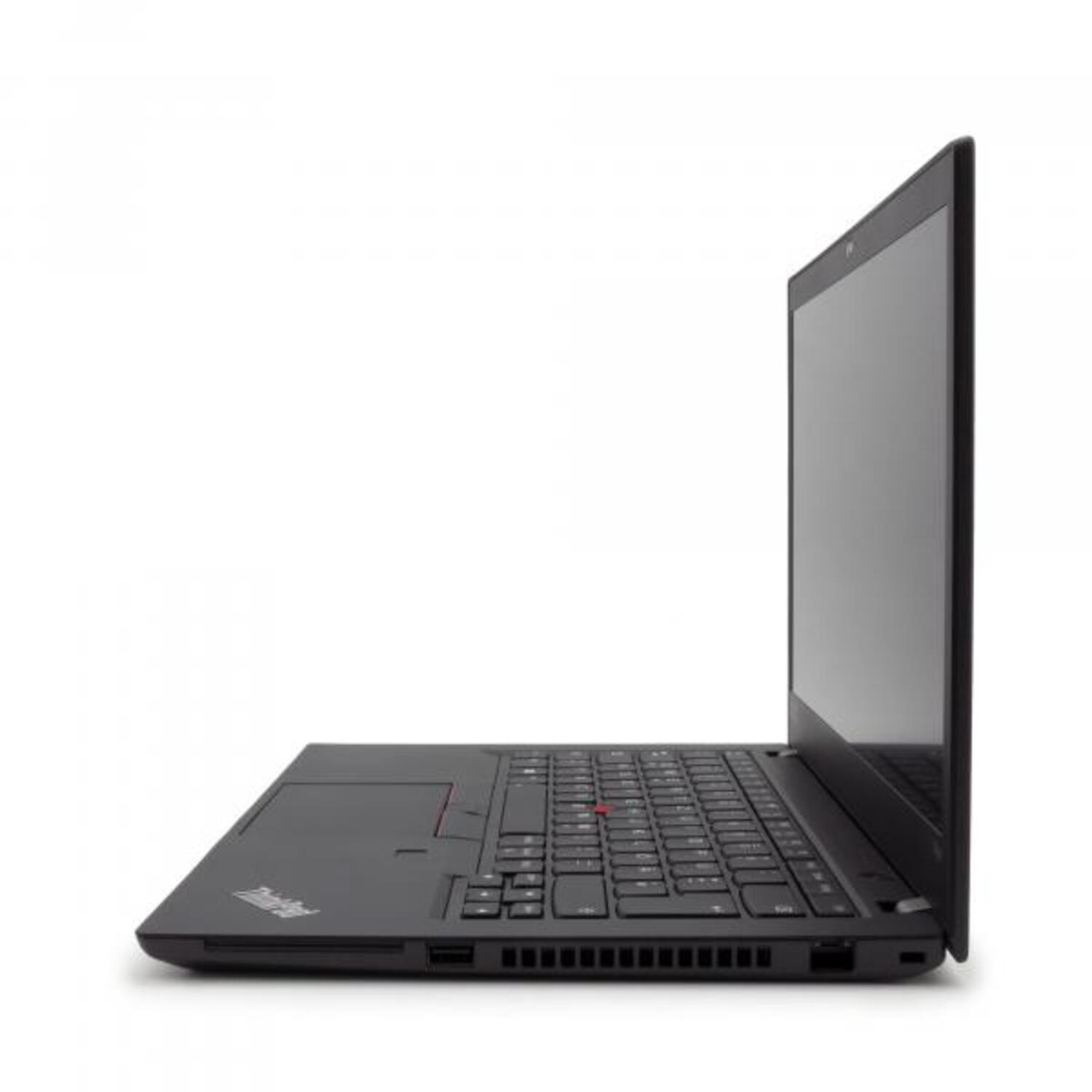 Schwarzer Laptop, geöffnet, Seitenansicht, auf weißem Hintergrund. Tastatur und Bildschirm sichtbar.