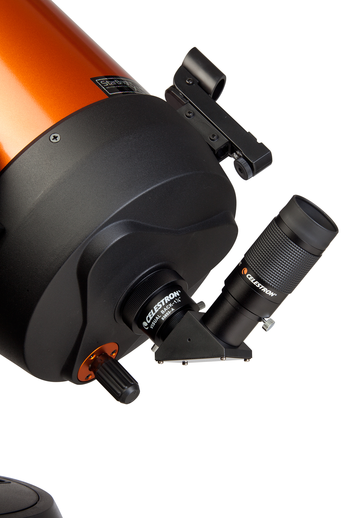 Celestron-Teleskop mit aufgesetztem Okular. Das Teleskop ist orange und schwarz.