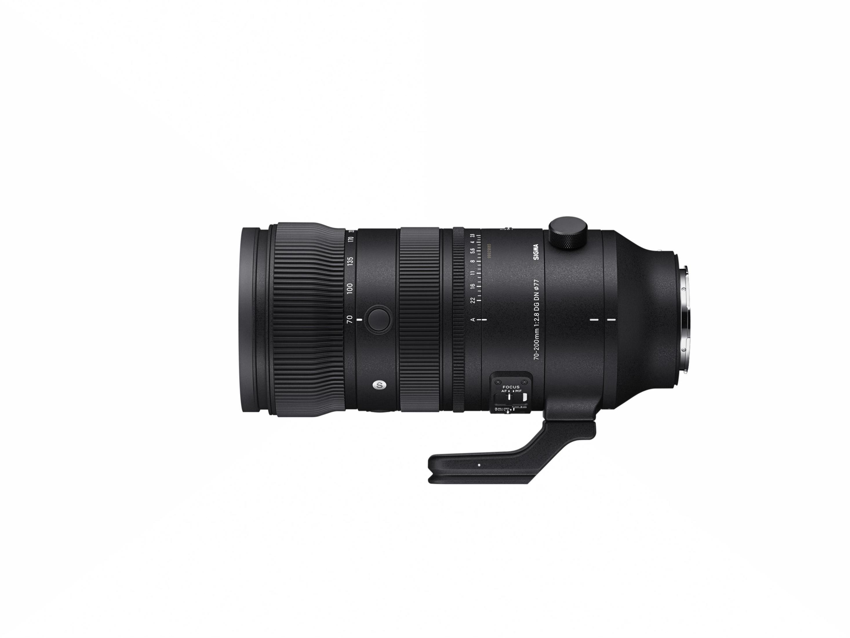 Ein schwarzes Sigma 70-200mm f/2.8 DG DN Objektiv mit Streulichtblende und Bedienelementen.