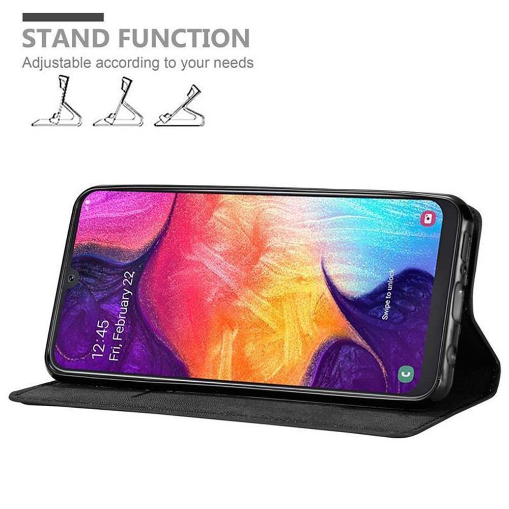 Schwarze Handyhülle mit Telefon. Standfunktion ist über dem Telefon abgebildet.