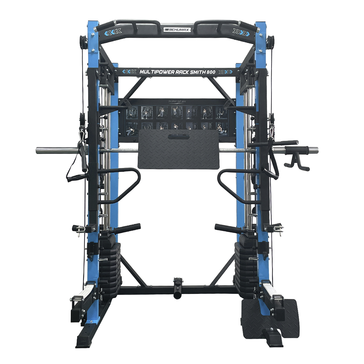 Máquina de gimnasio azul y negra. Tiene pesas, barras y agarraderas para ejercicios.
