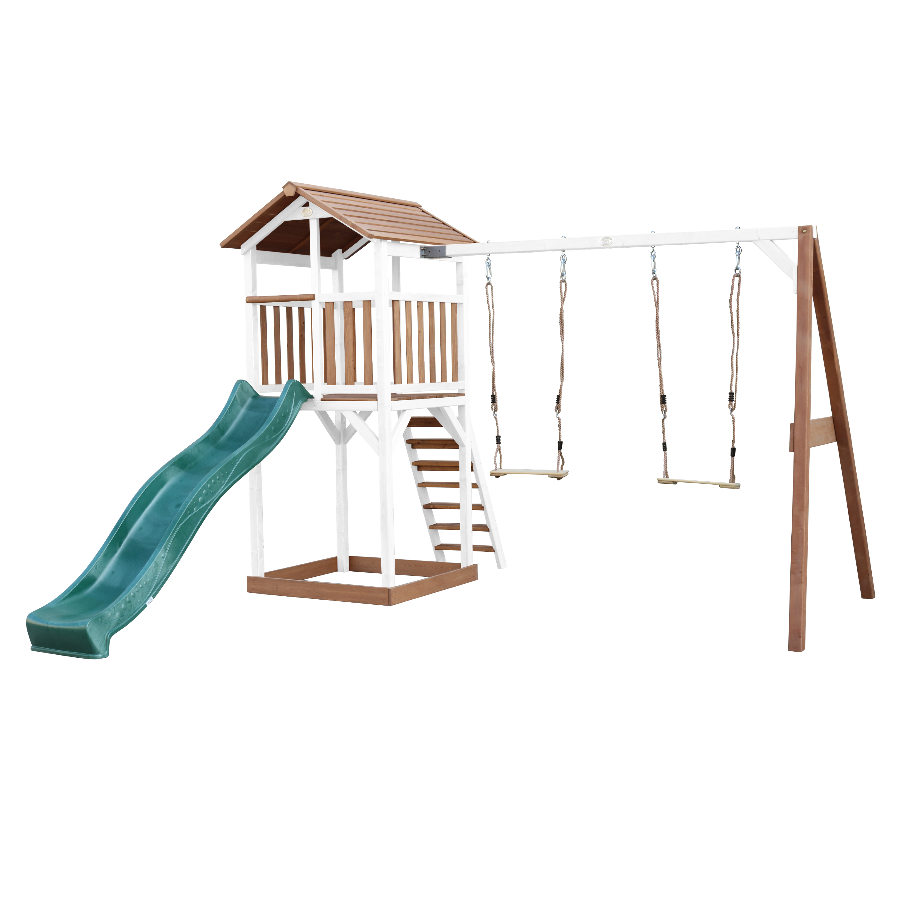 Spielplatz aus Holz mit Rutsche und Schaukeln. Die Struktur ist weiß und braun mit grüner Rutsche.