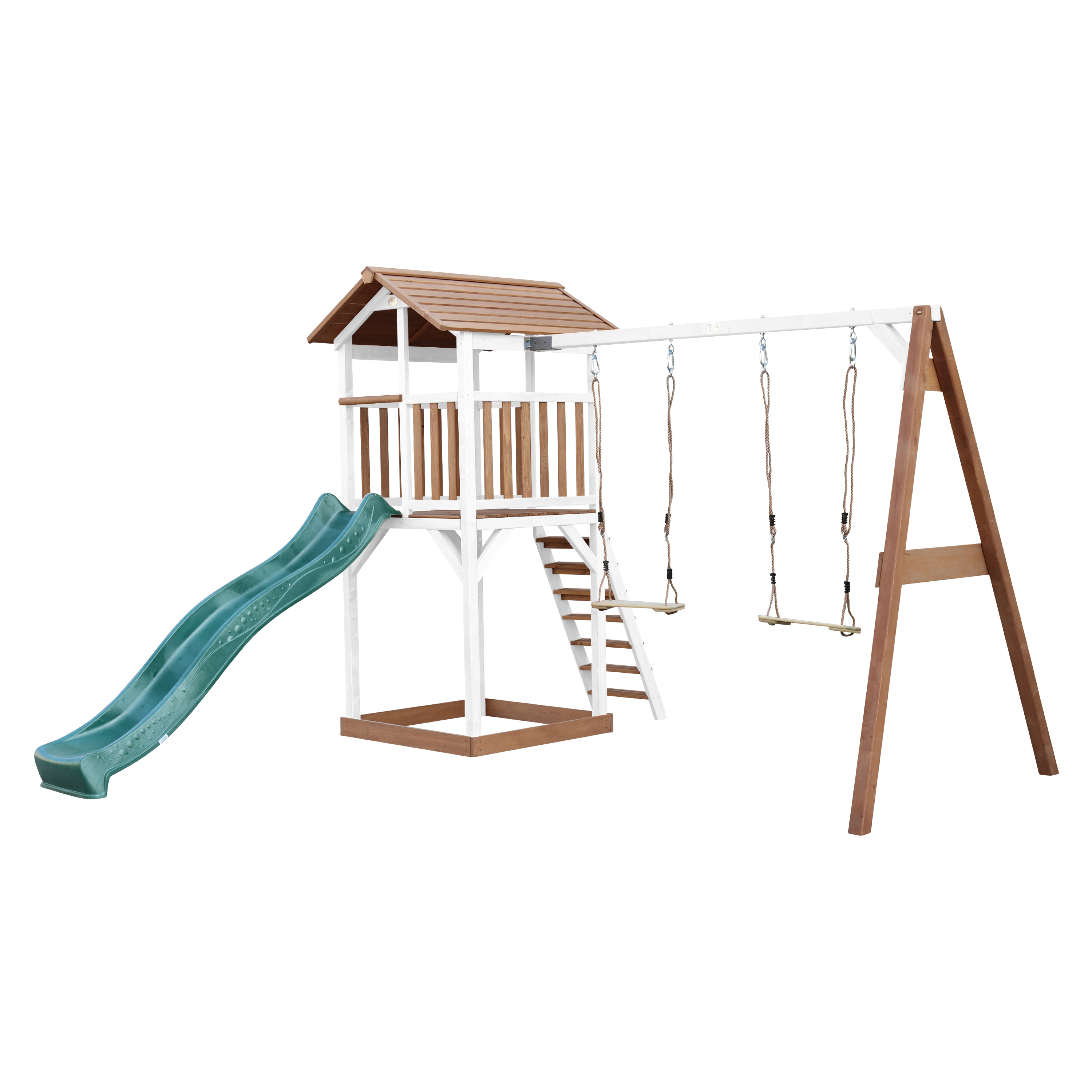 Spielplatz mit Rutsche, Schaukeln und Klettergerüst. Weißer Hintergrund.