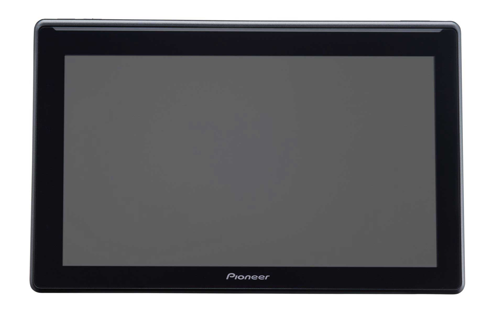 Schwarzes Pioneer-Tablet mit leerem, dunklem Bildschirm vor weißem Hintergrund.