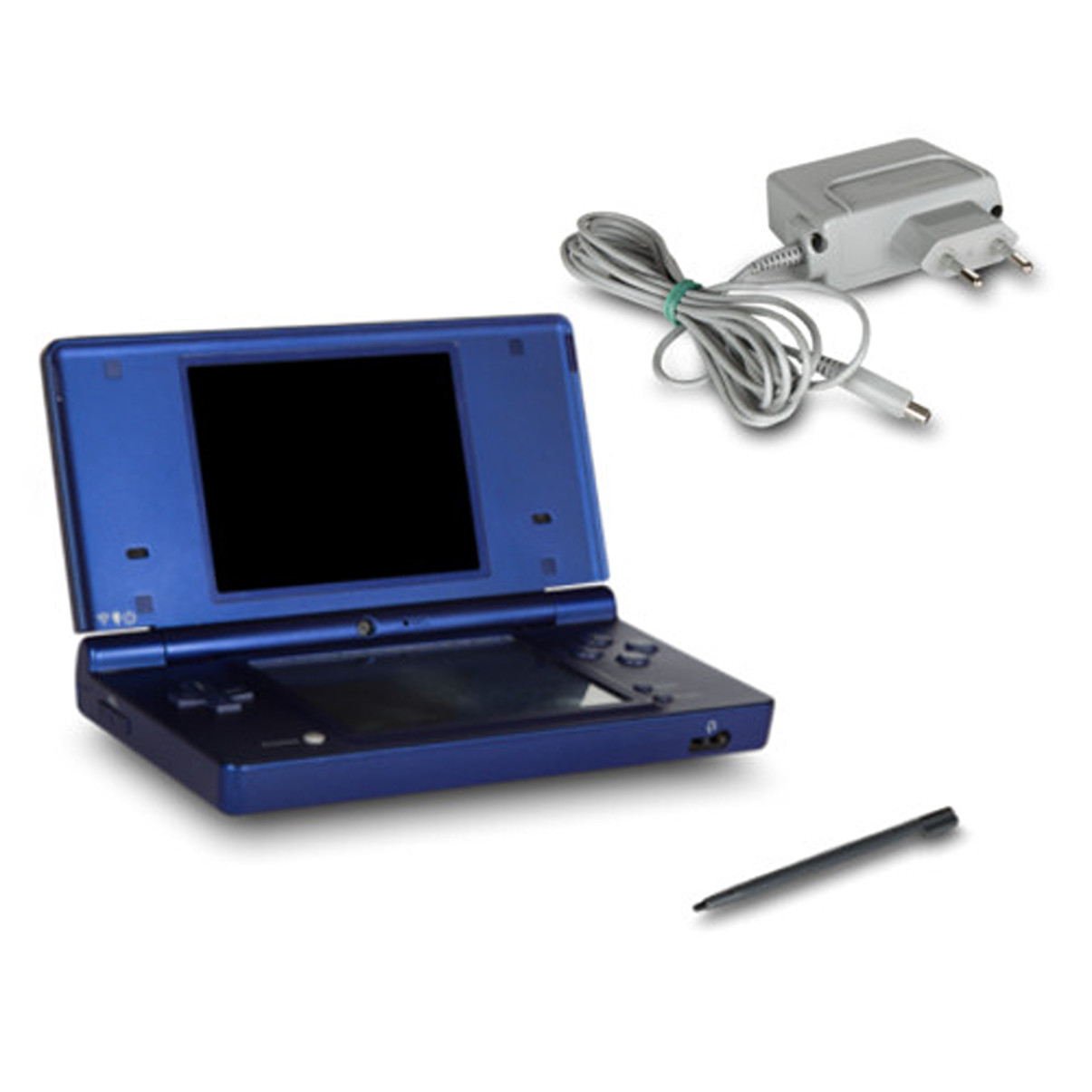 Eine blaue Nintendo DS-Konsole, ein Stift und ein Netzteil mit grauem Kabel.