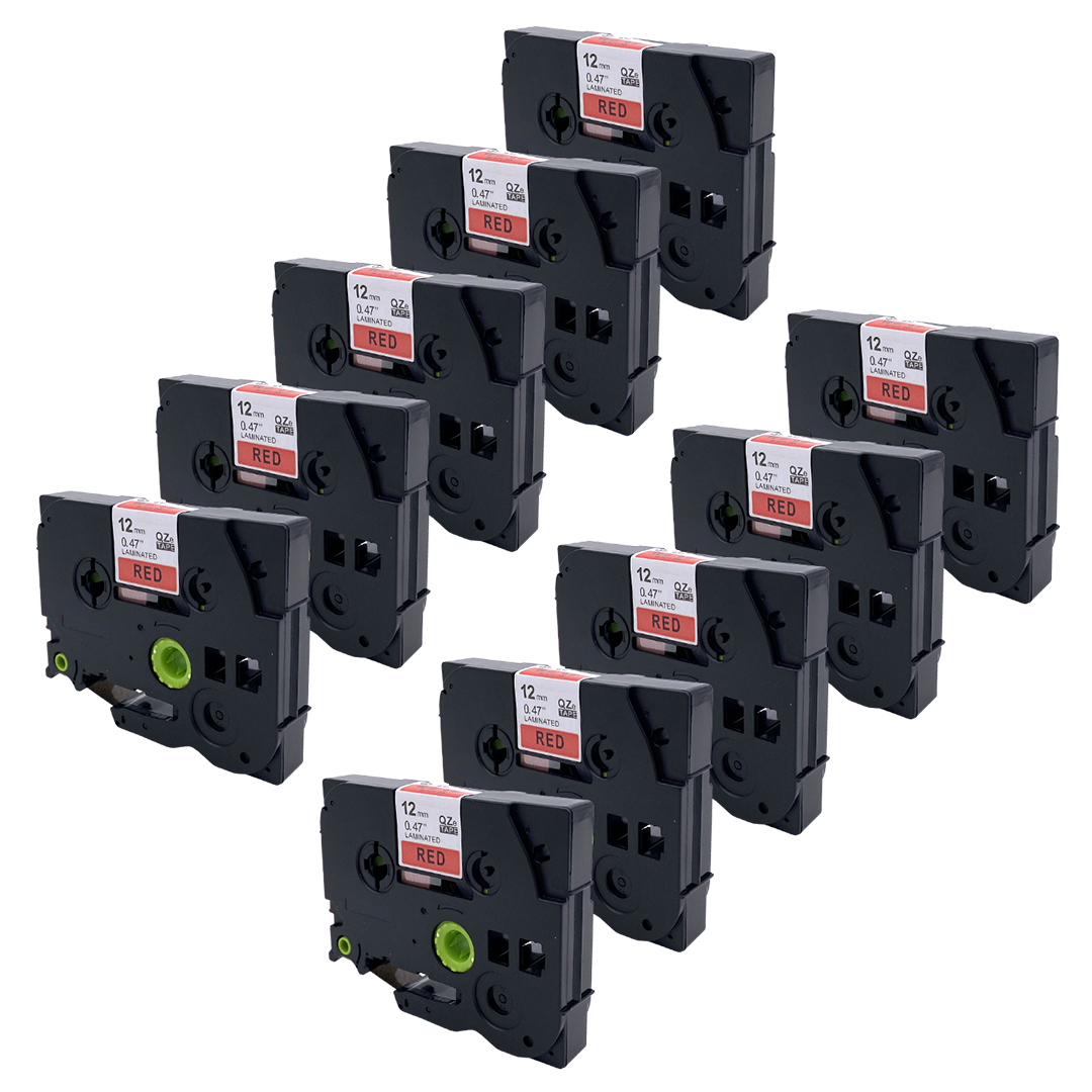 Meerdere rode labelmaker tape cartridges. Zwarte cartridges met rode tekst. Witte achtergrond.