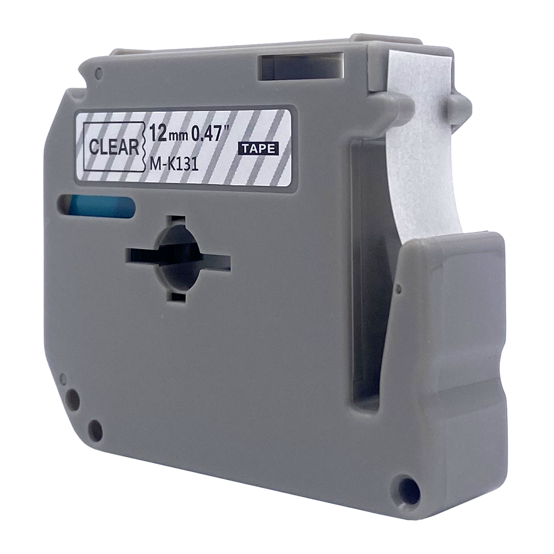 Grijze labelmaker cartridge met doorzichtige tape en wit label. Witte achtergrond.