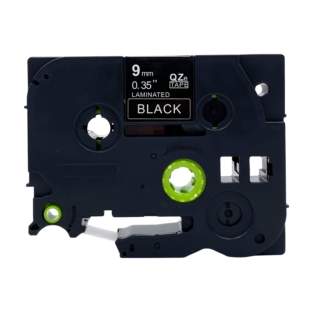 Zwarte labelmaker cartridge met zwart label. Er staat 9mm 0.35" GELAMINEERD ZWART.
