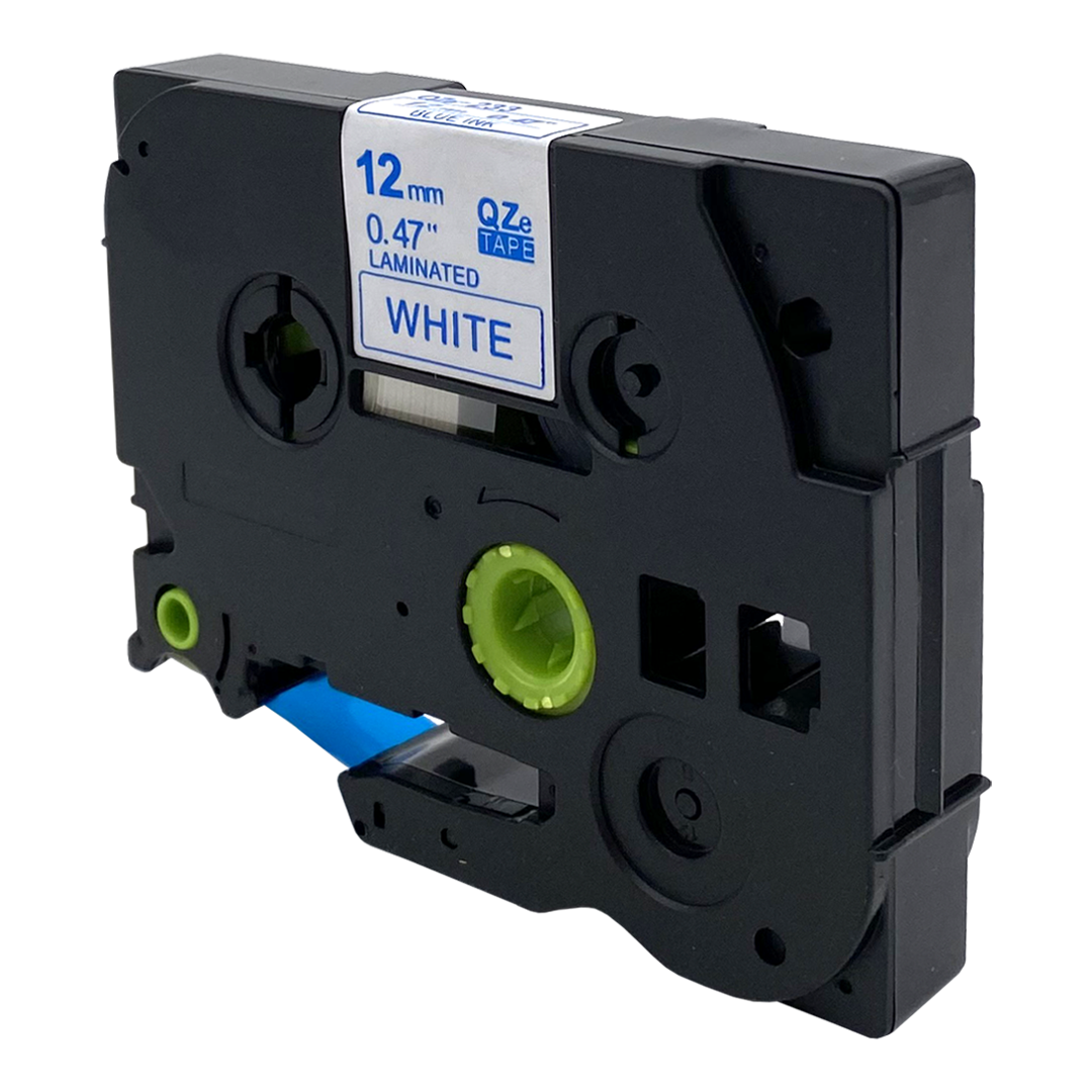 Een zwarte labeltape cartridge met witte tekst die WHITE luidt.