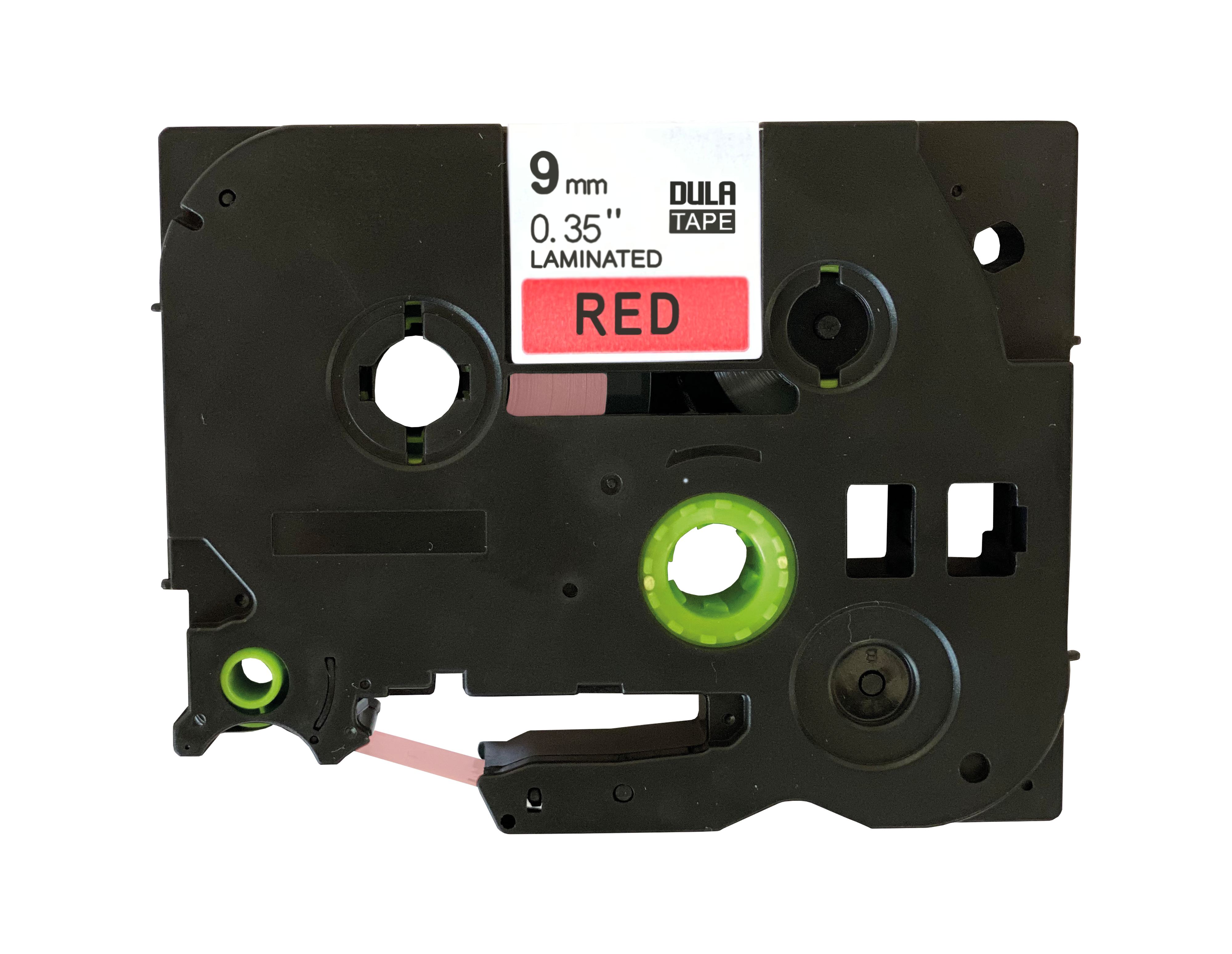 Zwarte etikettetape met een rood label. Groene en witte interne componenten. Zwarte achtergrond.