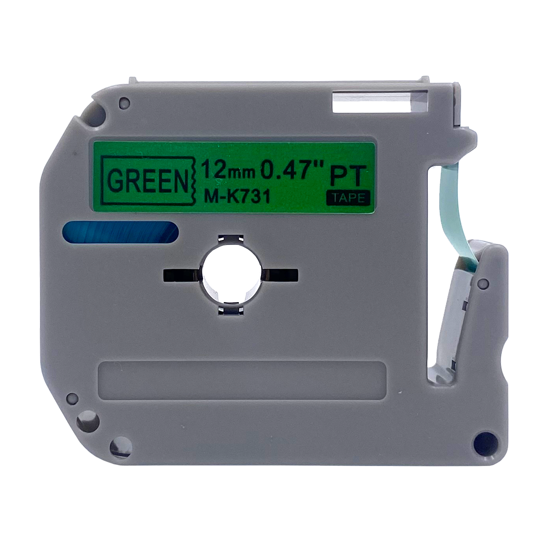Grijze labelmaker tape cartridge met groene tekst en tape.