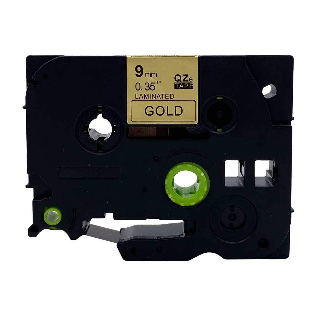 Een zwarte tape cartridge met label 9 mm, 0.35", gelamineerd en GOLD. Op een witte achtergrond.