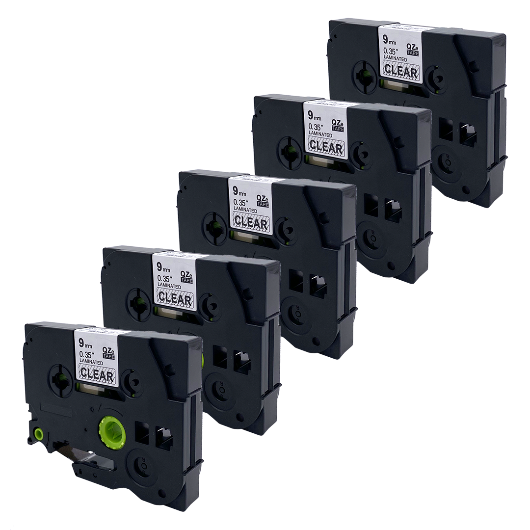 Vijf zwarte tape cartridges met label 9 mm en DOORZICHTIG. Ze staan schuin.