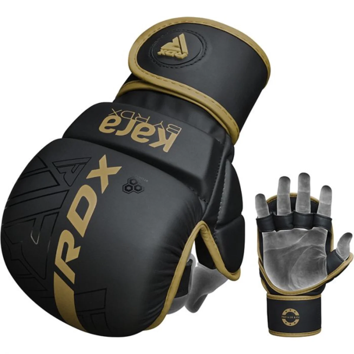 Un gant de MMA noir et or avec texte et accents. Un gant sans doigts assorti est inclus.