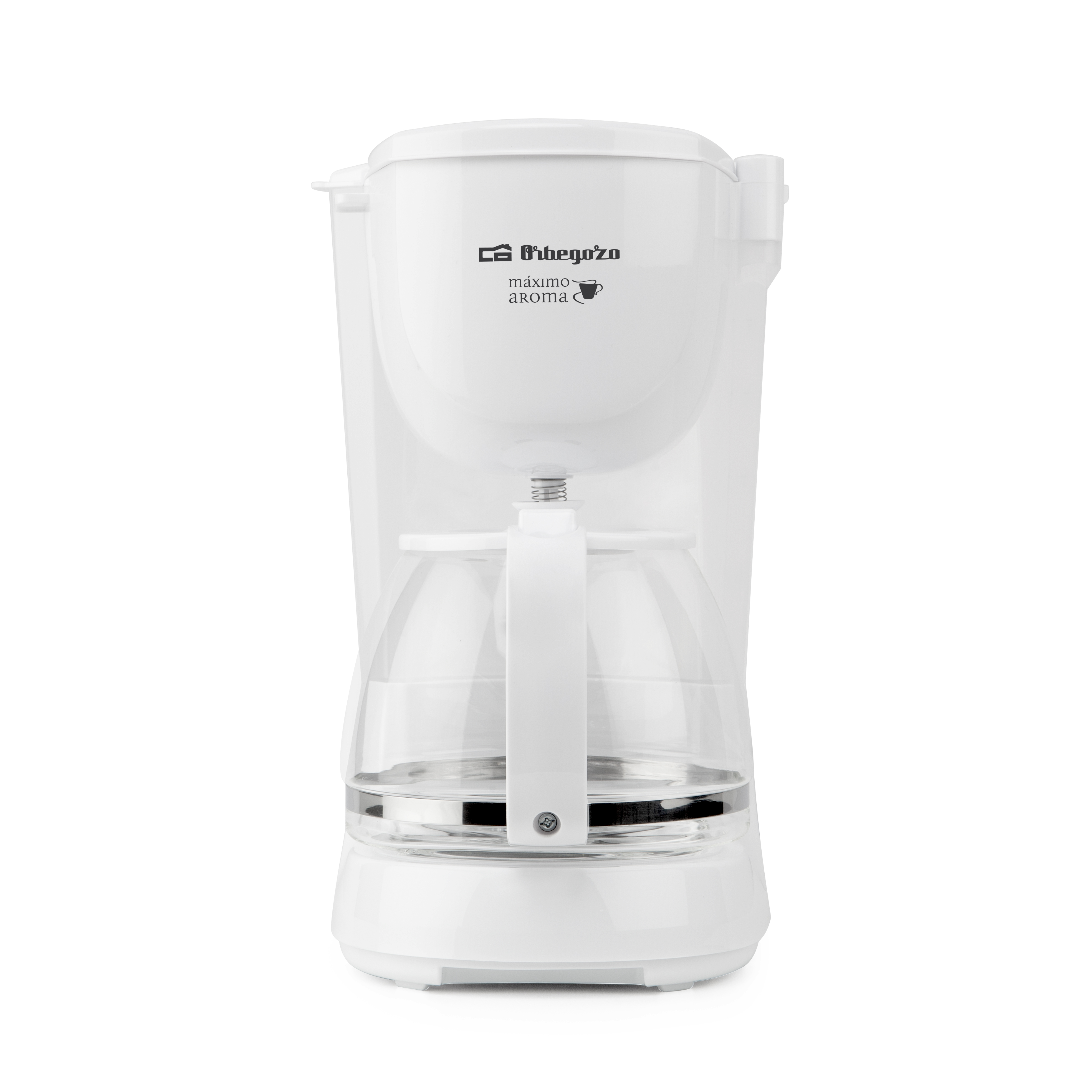Cafetera blanca con jarra de vidrio. Logotipo y nombre de la marca visibles. Aislada sobre blanco.