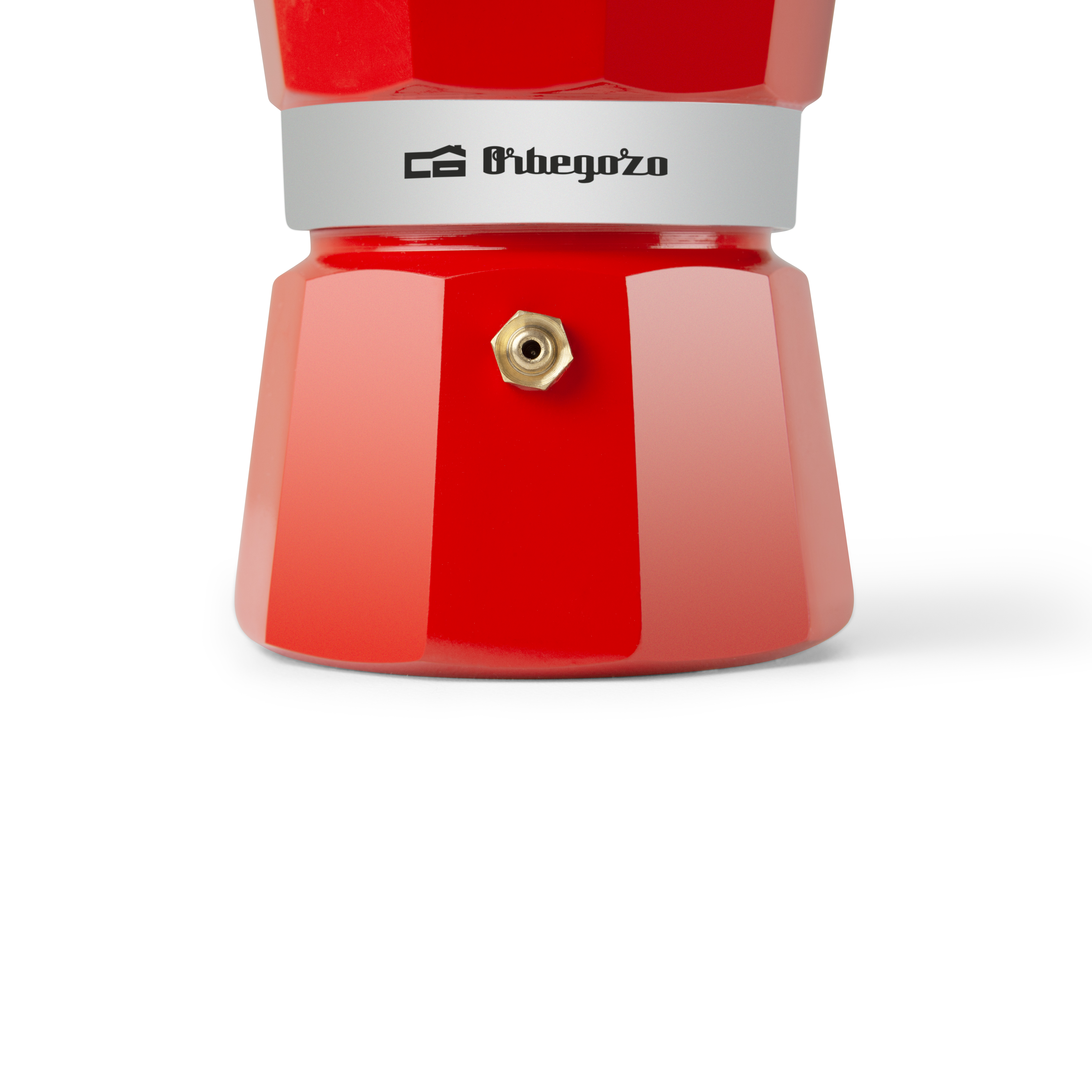 Czerwony ekspres do kawy na kuchenkę z srebrnym paskiem i marką Orbegozo.