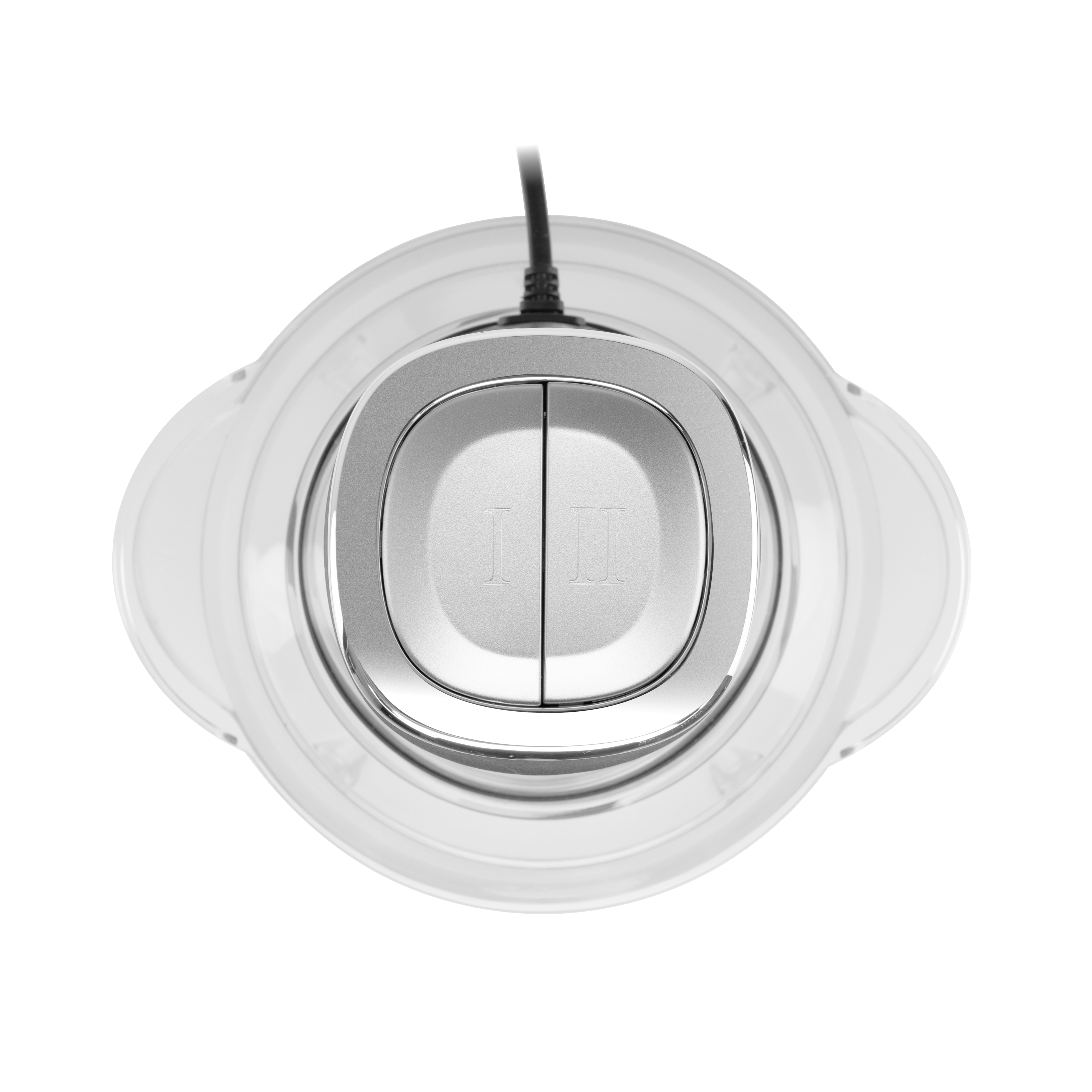 Vista superior del cuenco de un procesador de alimentos blanco con panel de control plateado y cable negro.