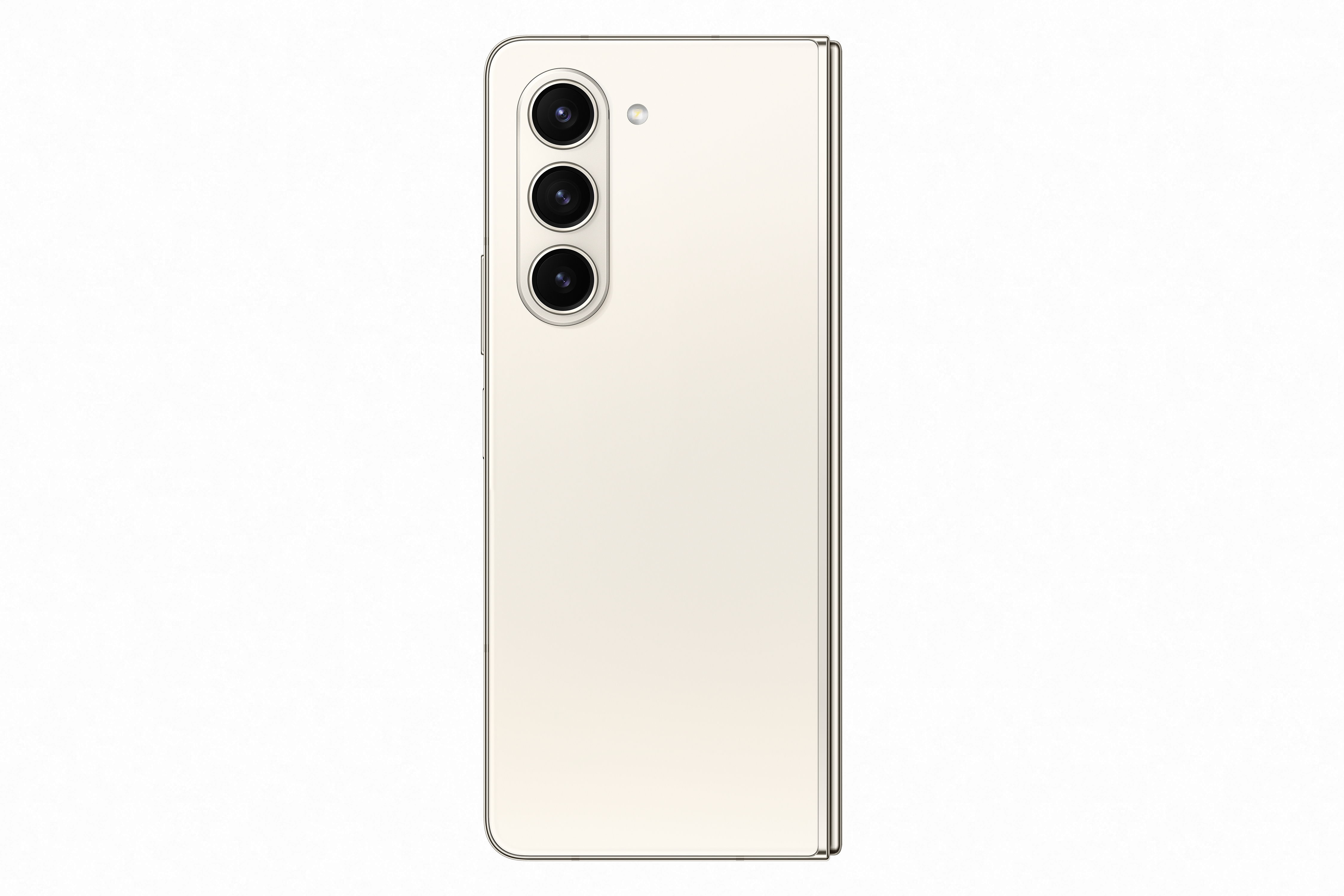 Katlanabilir telefon, kapalı. Üç arka kamera, beyaz renk. Beyaz arka plan.