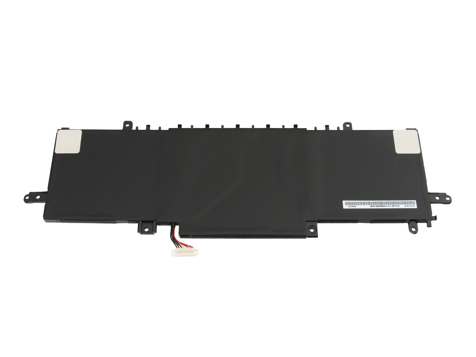 Ein schwarzer Laptop-Akku. Es hat Anschlüsse und weiße Aufkleber auf der Oberfläche.