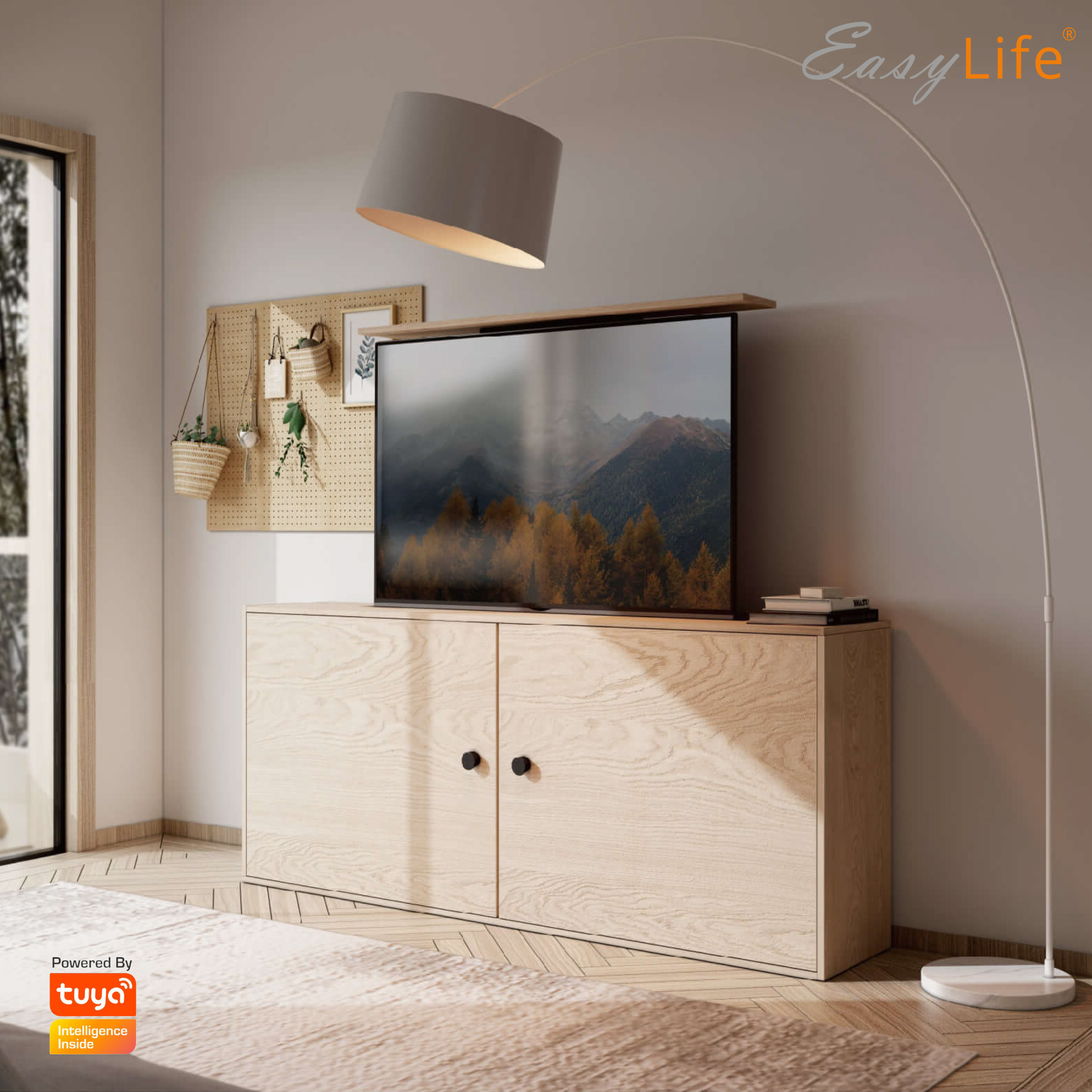 Ein Fernseher auf einem Holzschrank mit einer Lampe und Tuya-Branding. Der Hintergrund beinhaltet ein Fenster.