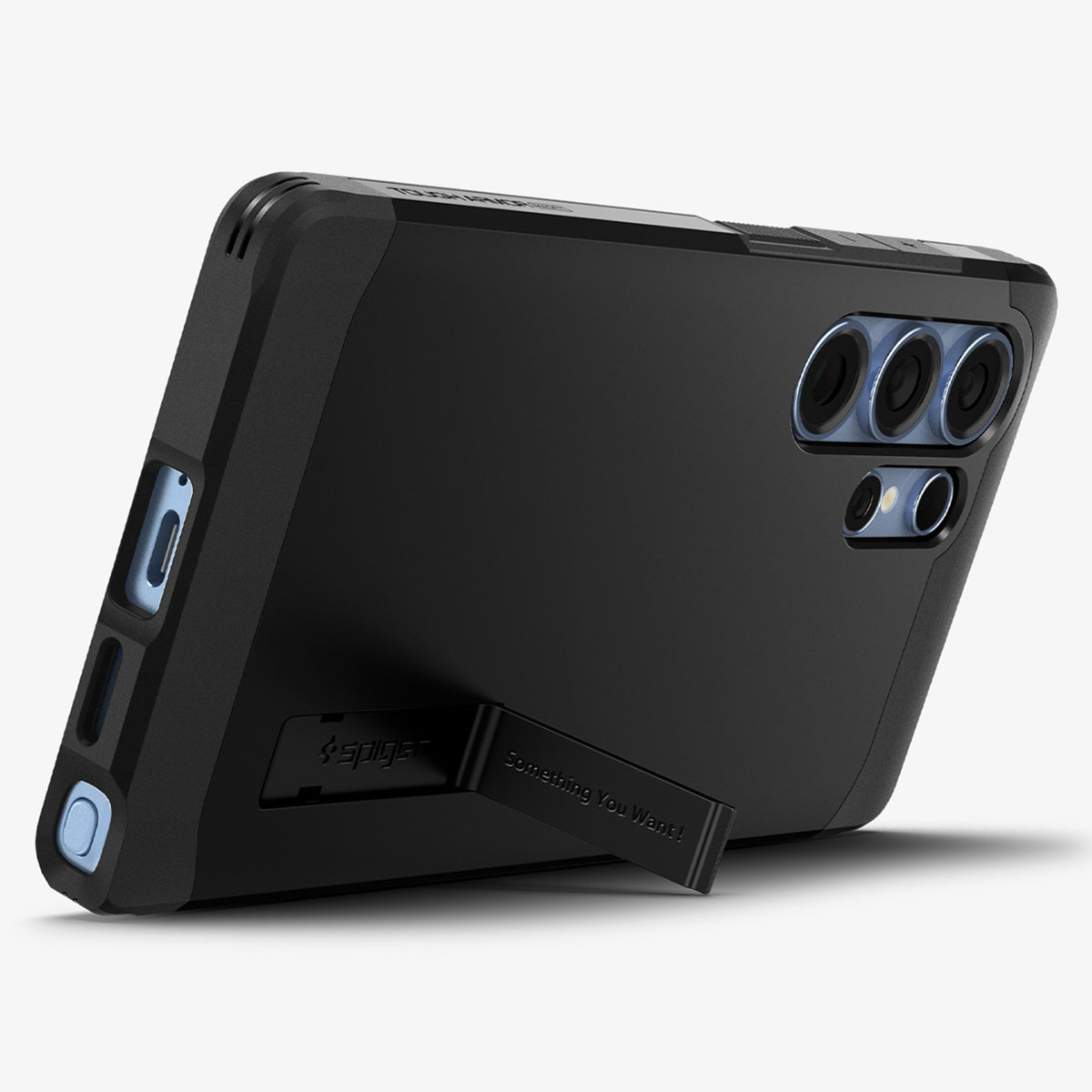 Zwarte telefoonhoes met een standaard, de achterkant heeft camera-uitsparingen.