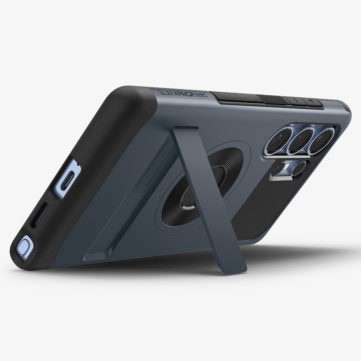 Blauwe telefoonhoes met een kickstand ring. Zwart en grijs. Schuine weergave.