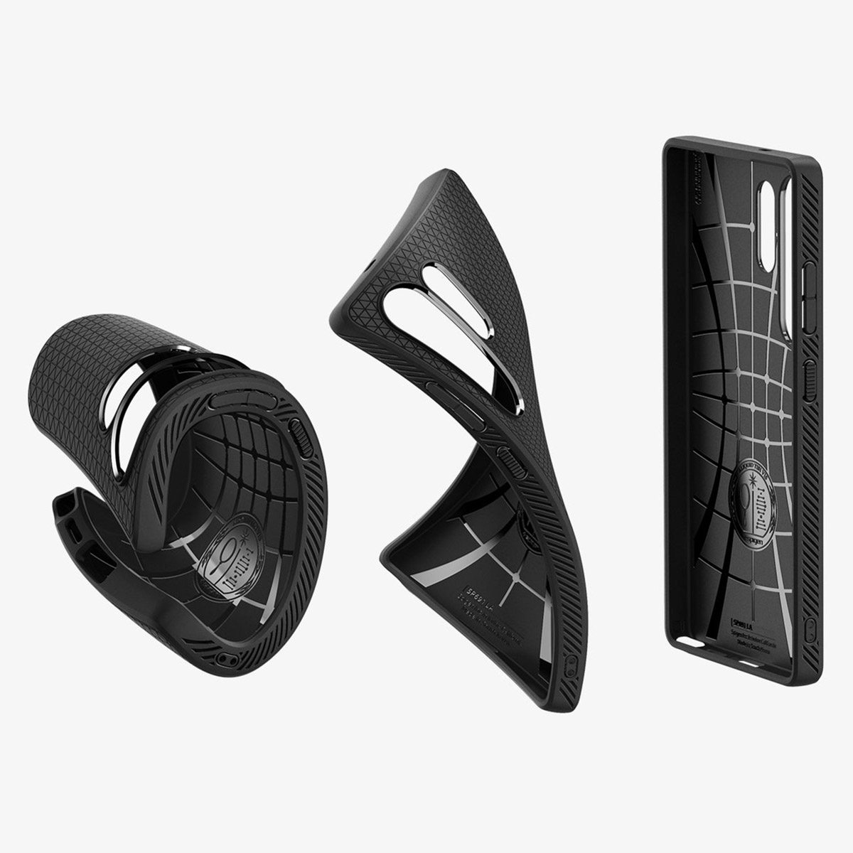 Drie zwarte telefoonhoesjes in verschillende vormen: gebogen, gevouwen en op een telefoon.