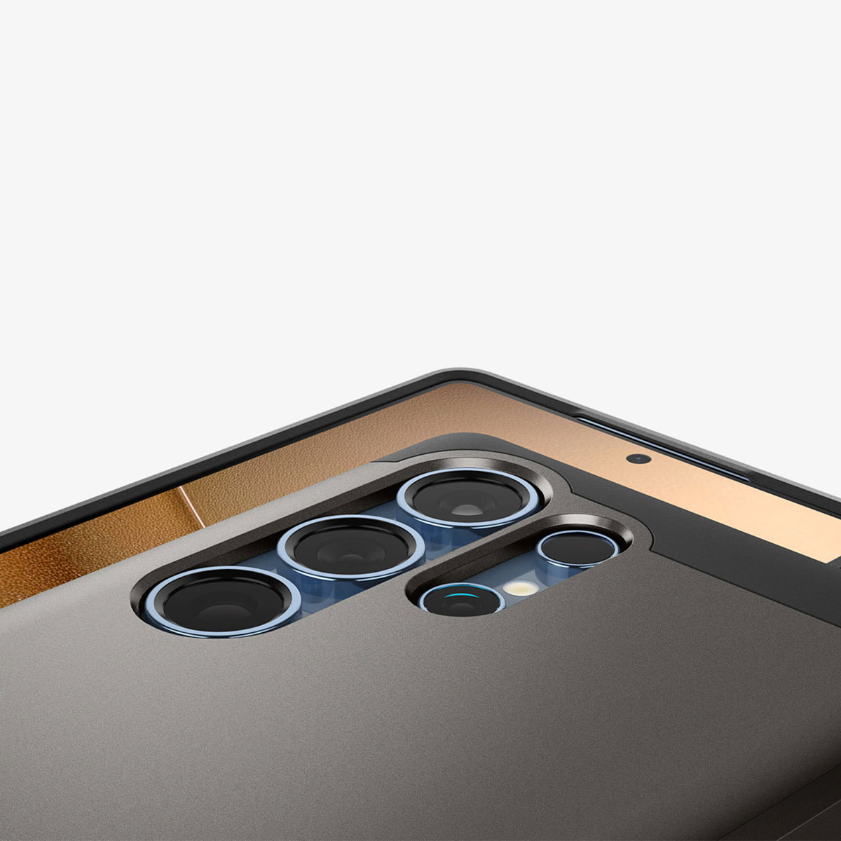 Close-up van een smartphone met meerdere cameralenzen, grijze behuizing.