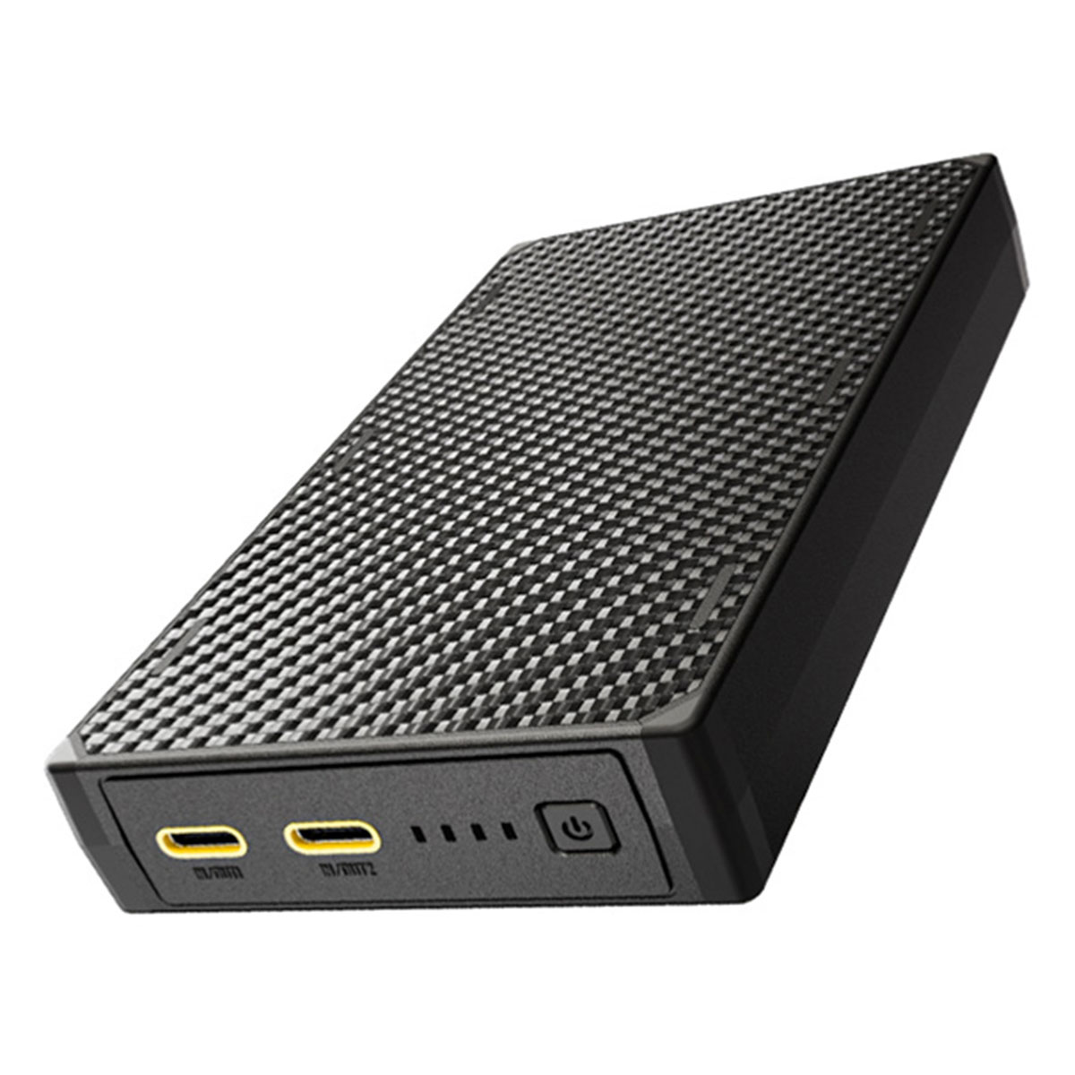 Zwarte powerbank met carbonvezel design, heeft twee USB-poorten.
