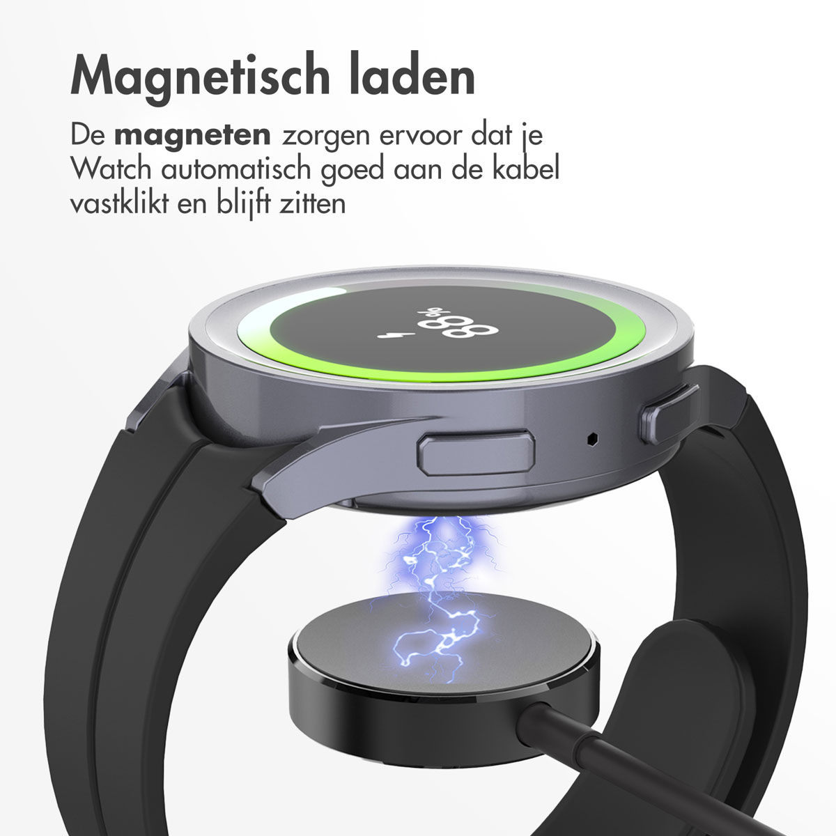Une montre connectée se chargeant sur un socle de chargement sans fil, affichant le pourcentage de batterie.