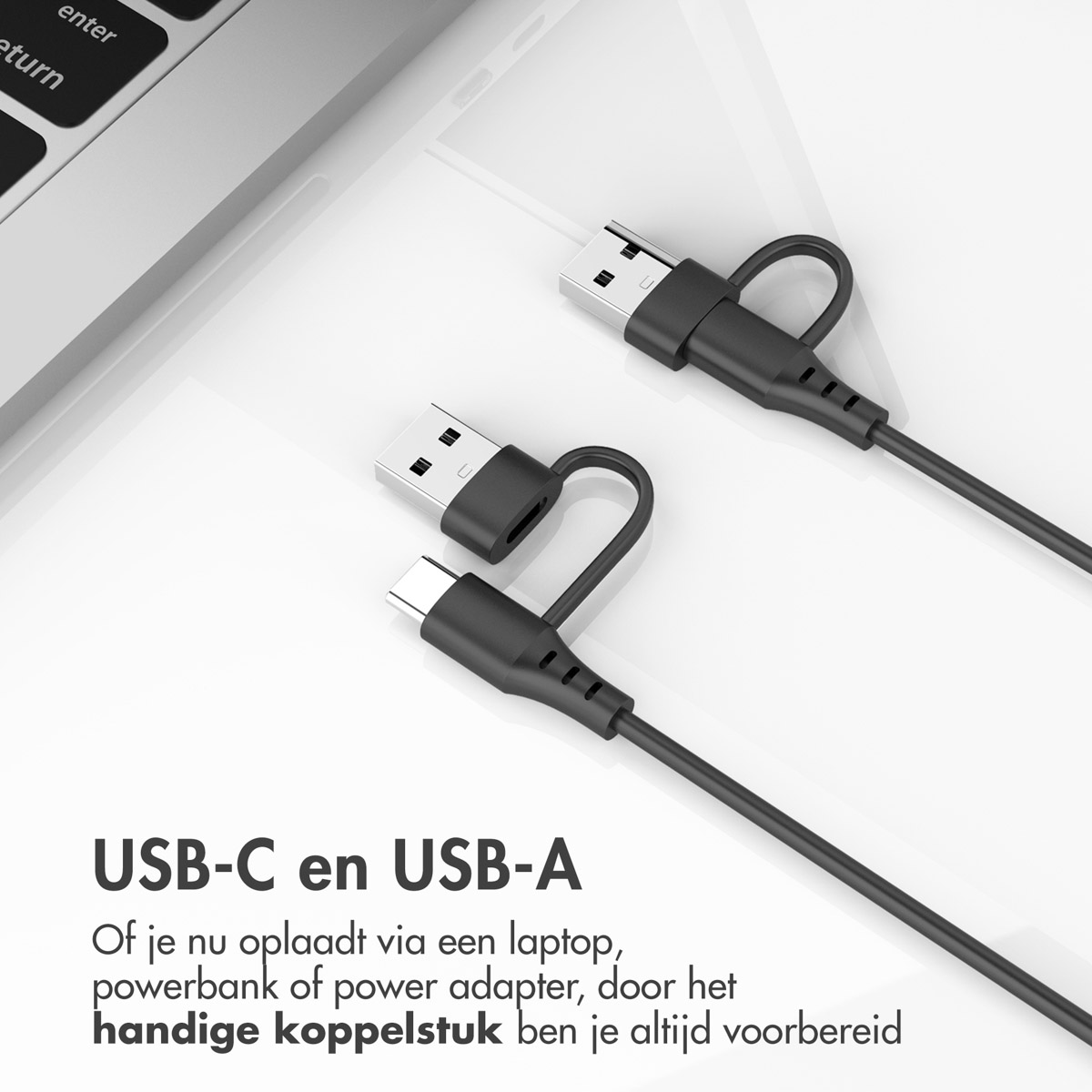 Câble de chargement USB-C et USB-A. Câbles noirs avec connecteurs. Surface blanche et un clavier d'ordinateur portable en arrière-plan.