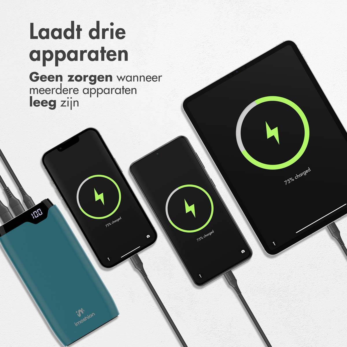 Geräte laden: Telefon, Telefon, Tablet, alle an einer teal Powerbank angeschlossen.