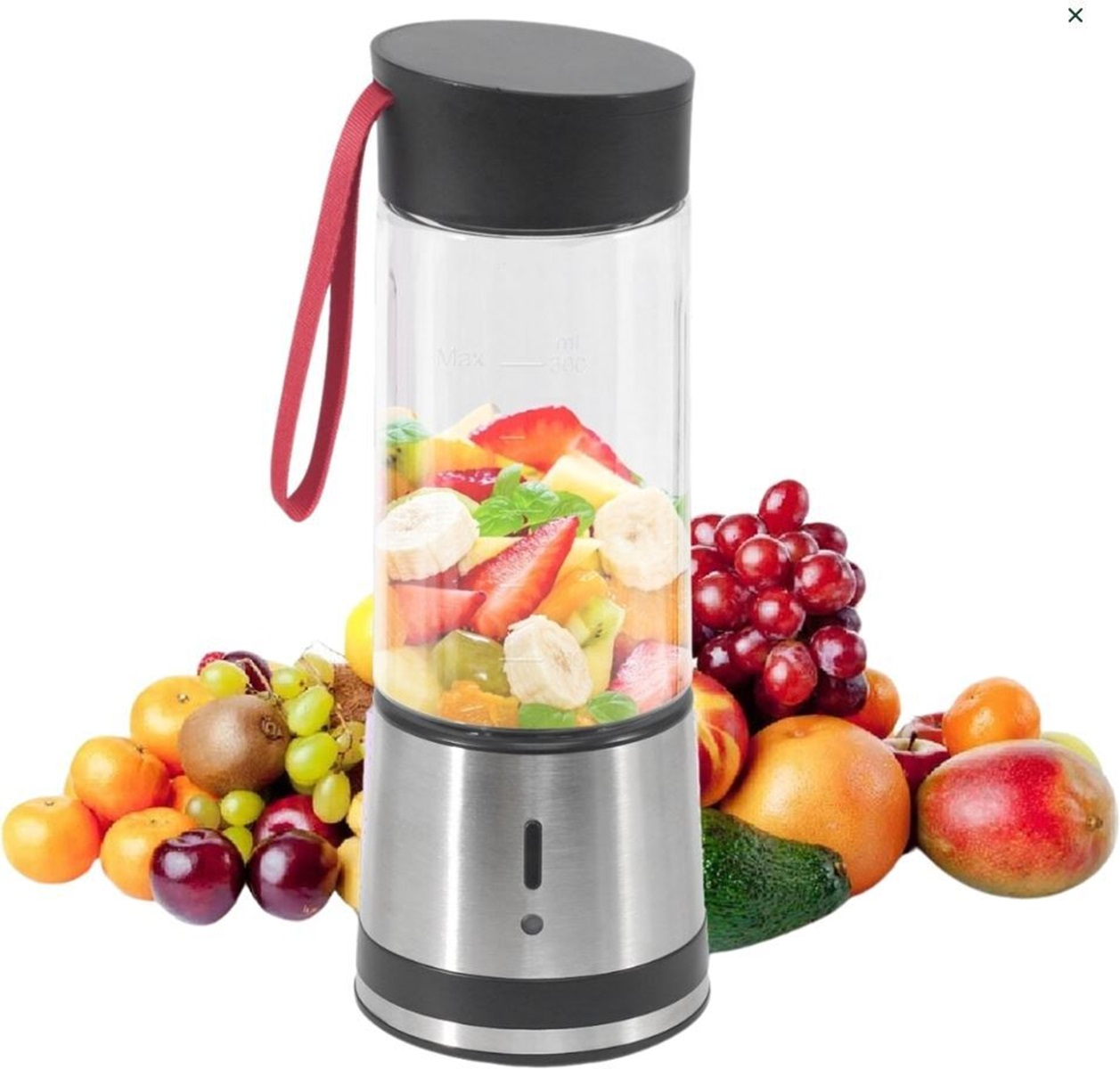 Draagbare blender met fruit erin en fruit eromheen, alles op een witte ondergrond.