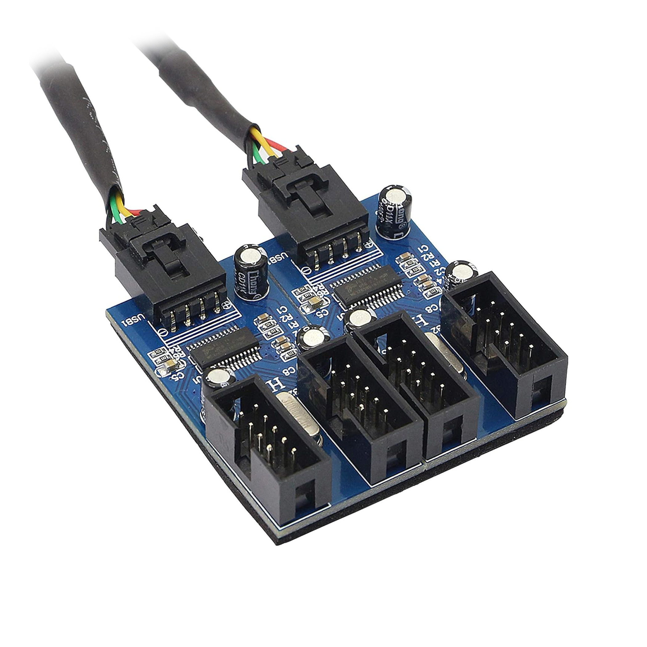 Eine blaue Platine mit mehreren USB-Anschlüssen und -Steckern, mit angeschlossenen schwarzen Kabeln.