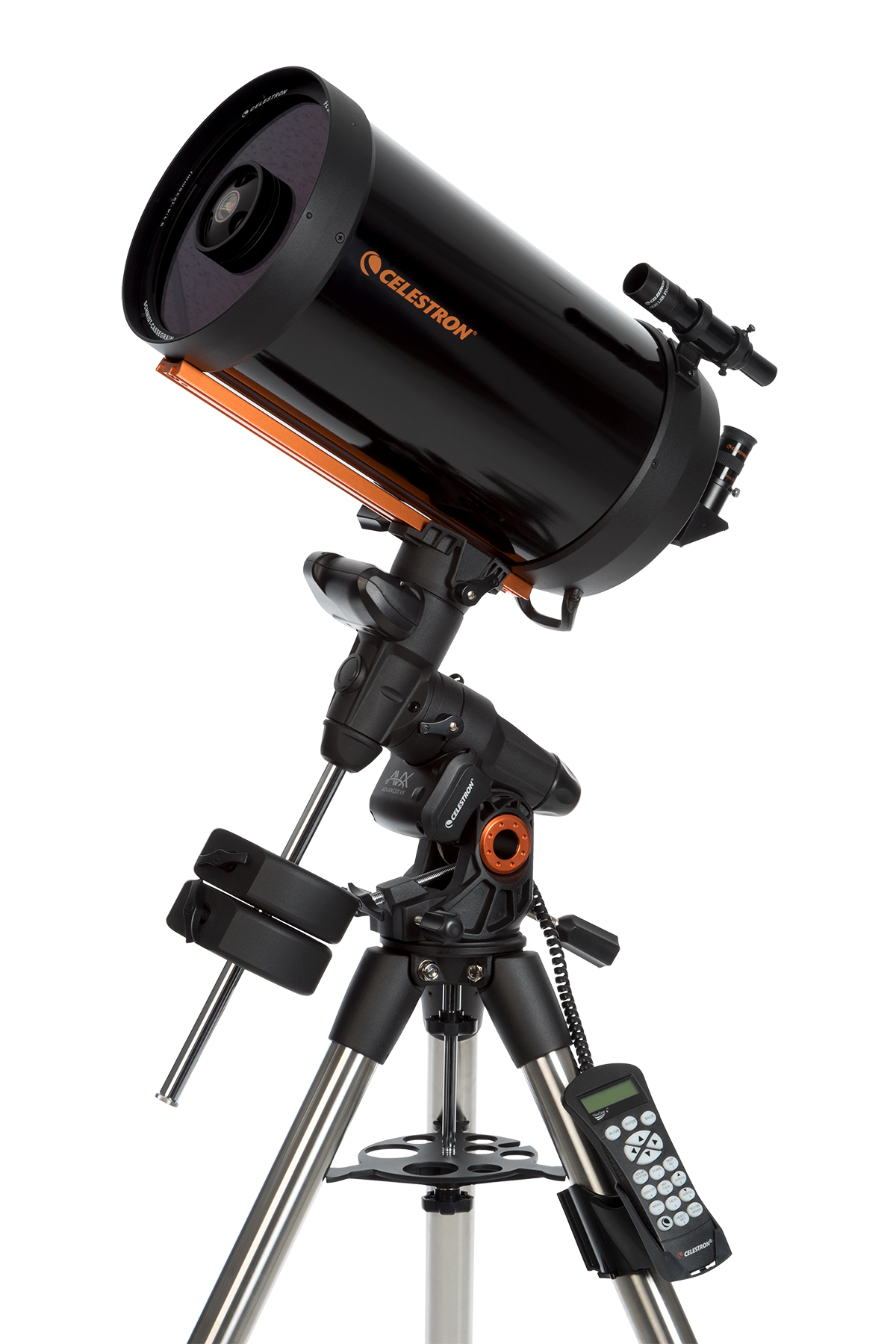 Schwarzes Teleskop mit orangefarbenen Akzenten, montiert auf einem Stativ. Enthält ein Sucherfernrohr und eine Fernbedienung.
