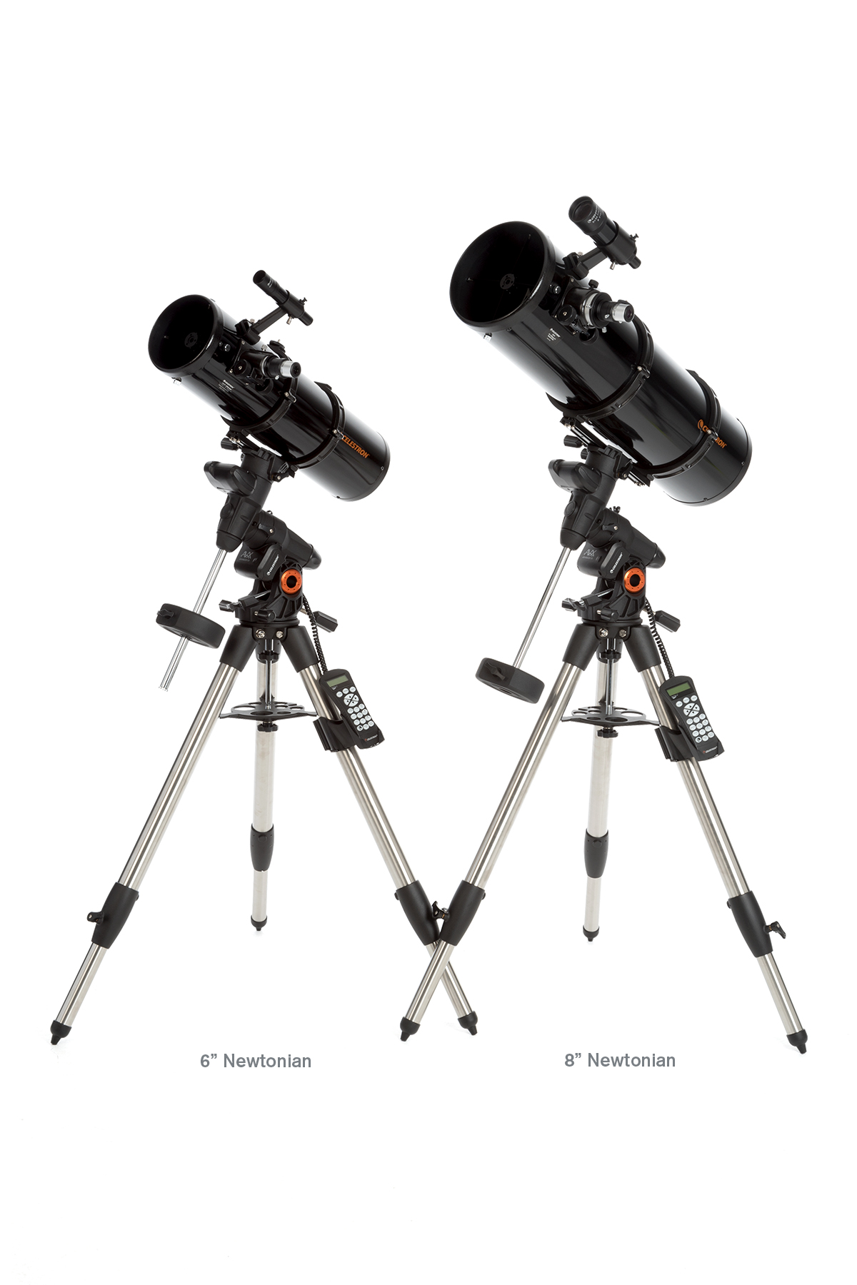 Zwei Teleskope auf Stativen, schwarze Tuben und Celestron-Markenlogo.