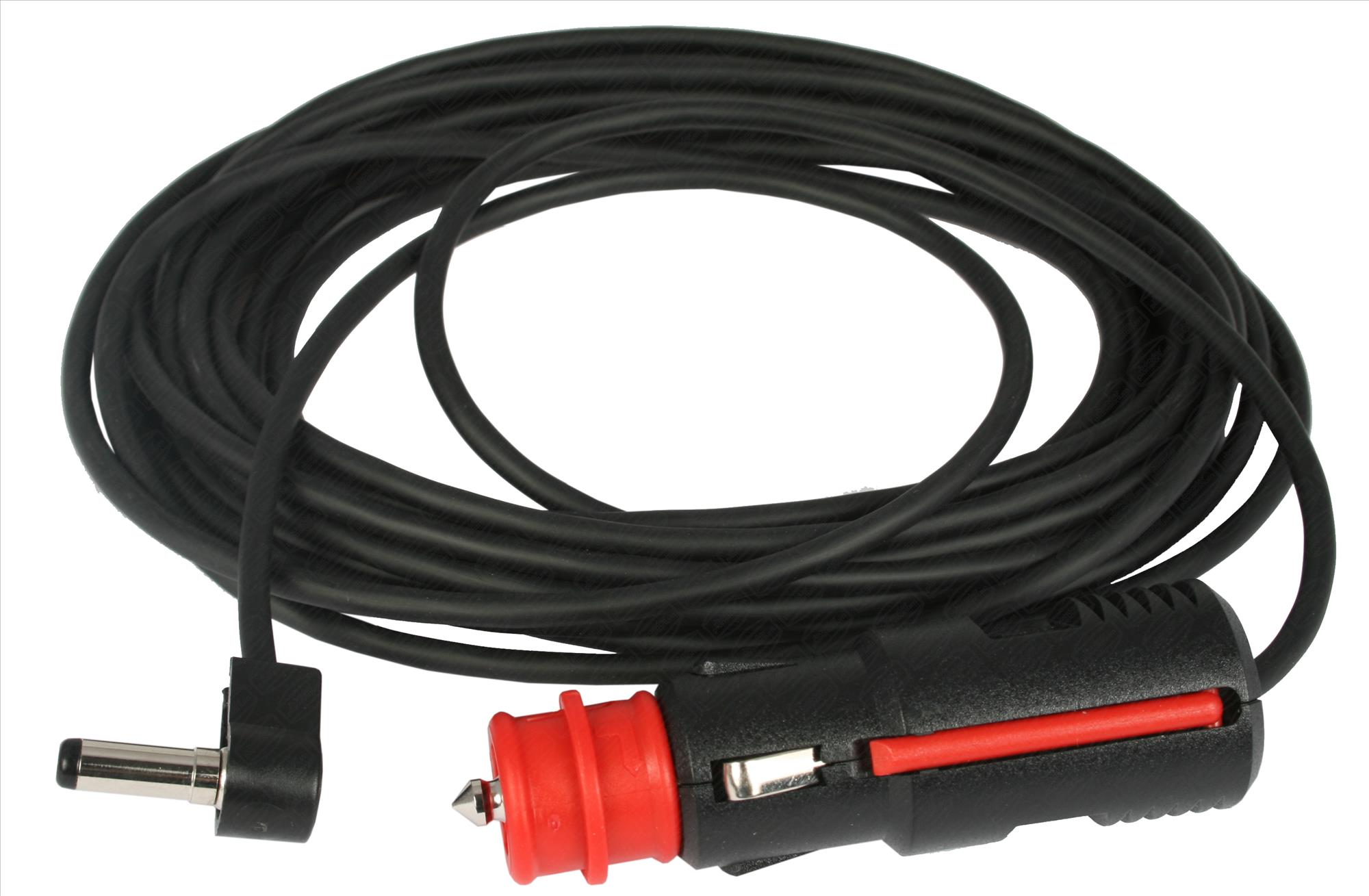 Schwarzes Kabel mit Stecker, auf weißem Hintergrund.