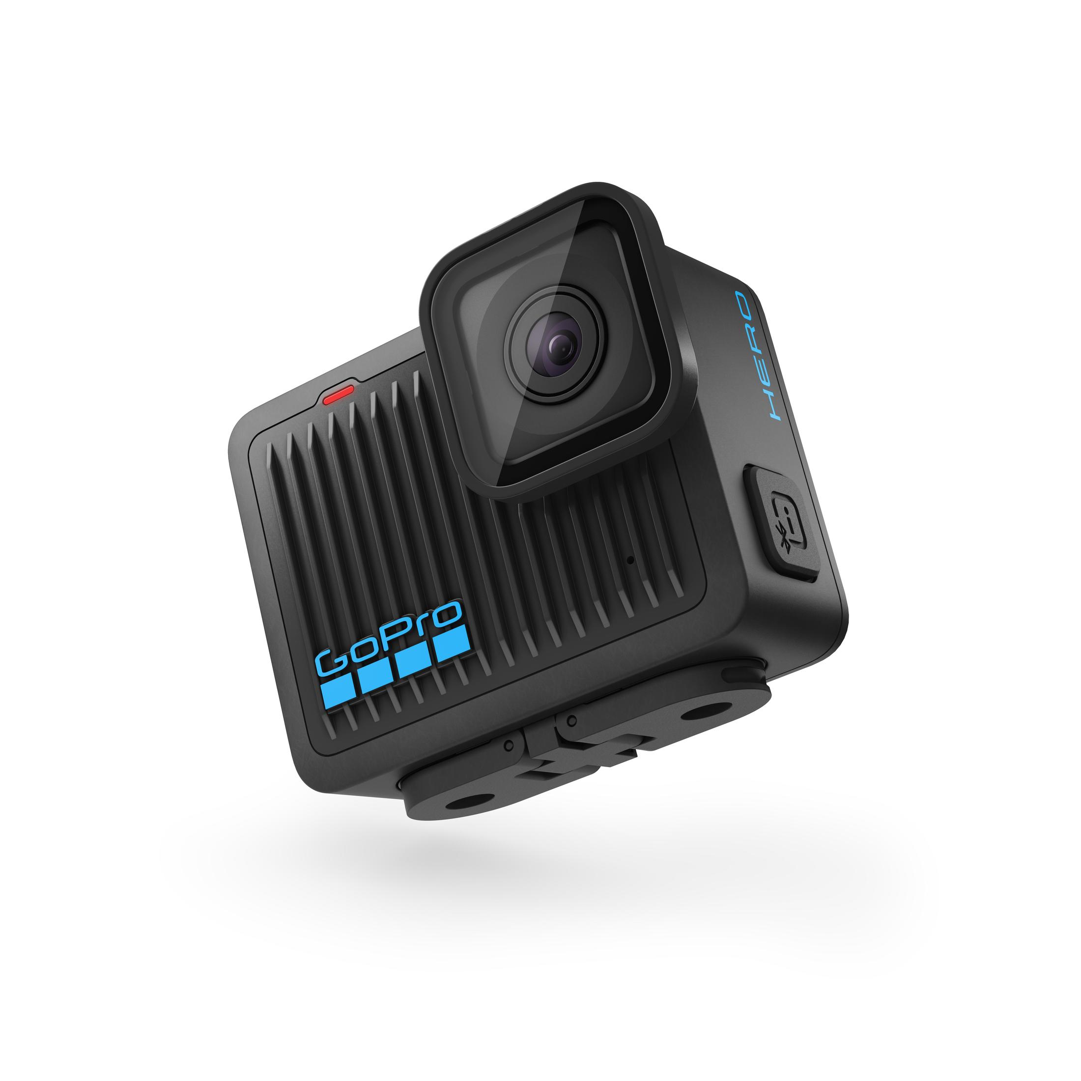 Una cámara de acción GoPro Hero negra, rectangular, se muestra, aislada sobre blanco.