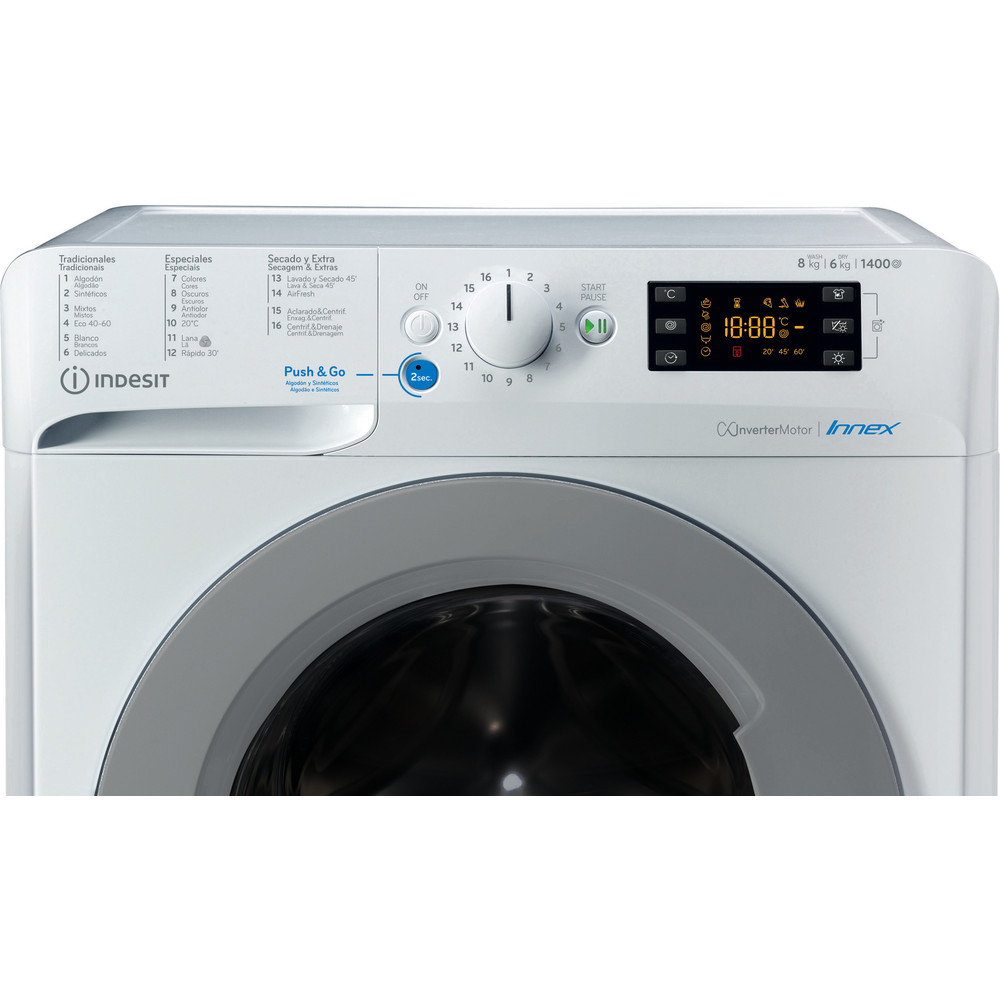Un panel de control de lavadora Indesit blanco. La pantalla muestra la hora y la configuración.