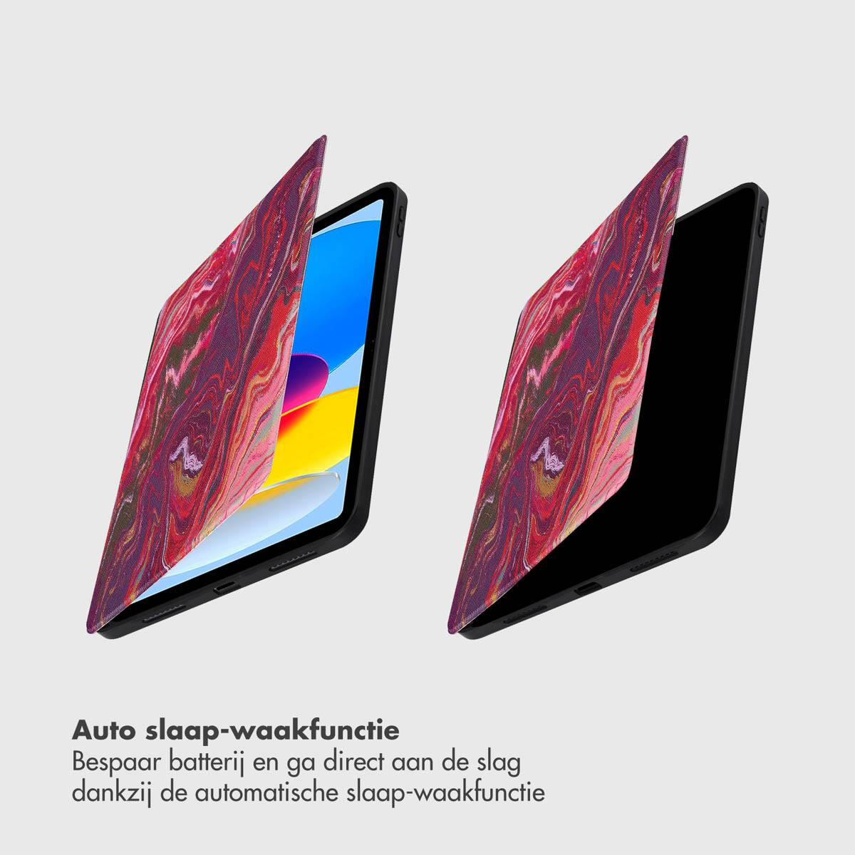 Twee open tablets met bedrukte hoezen. Nederlandse tekst over de automatische slaapfunctie.
