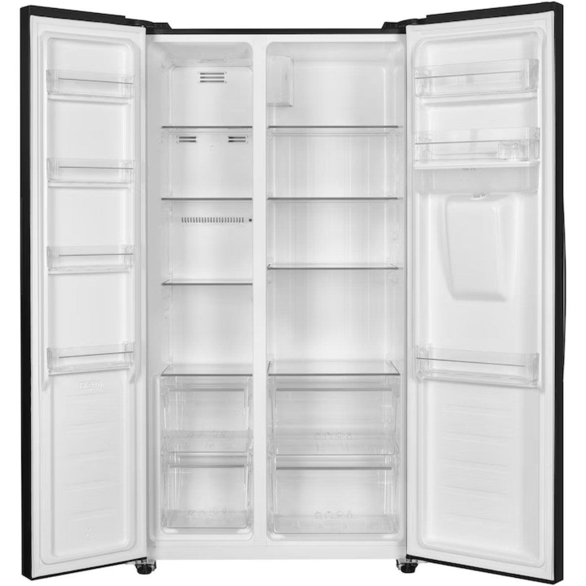 Een witte koelkast met beide deuren open, met schappen, laden en interne componenten.