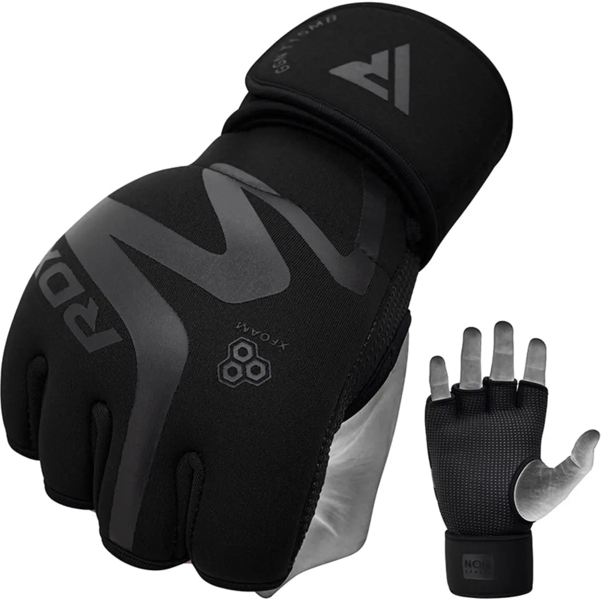 Gant de boxe noir avec le logo RDX et la marque XFOAM.